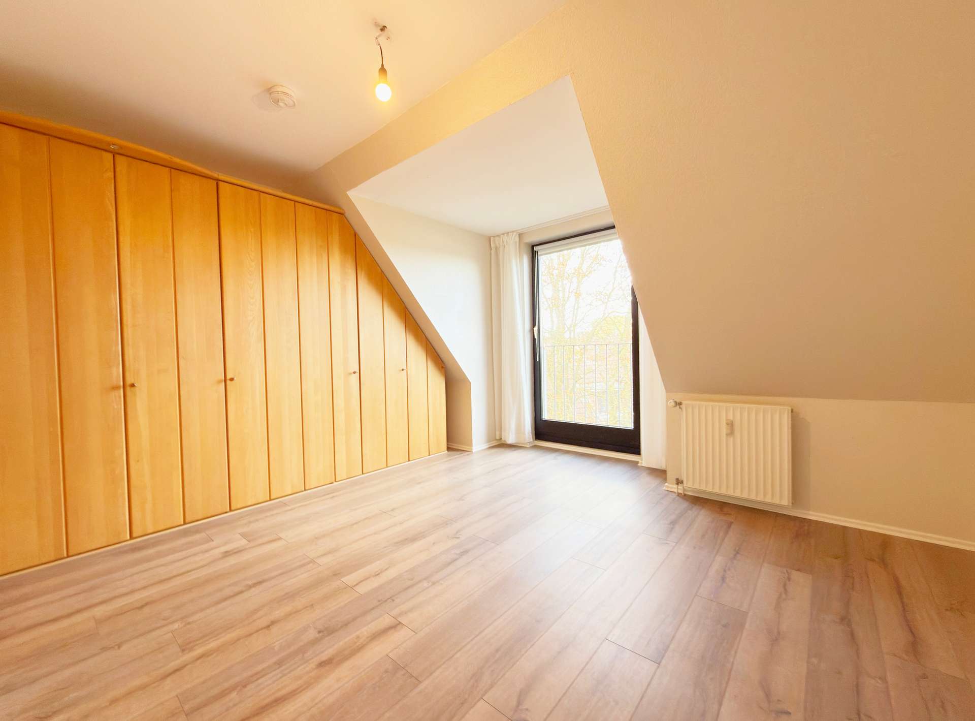 Schlafzimmer – Maisonettewohnung mit Südbalkon über den Dächern von Walle, Bremen
