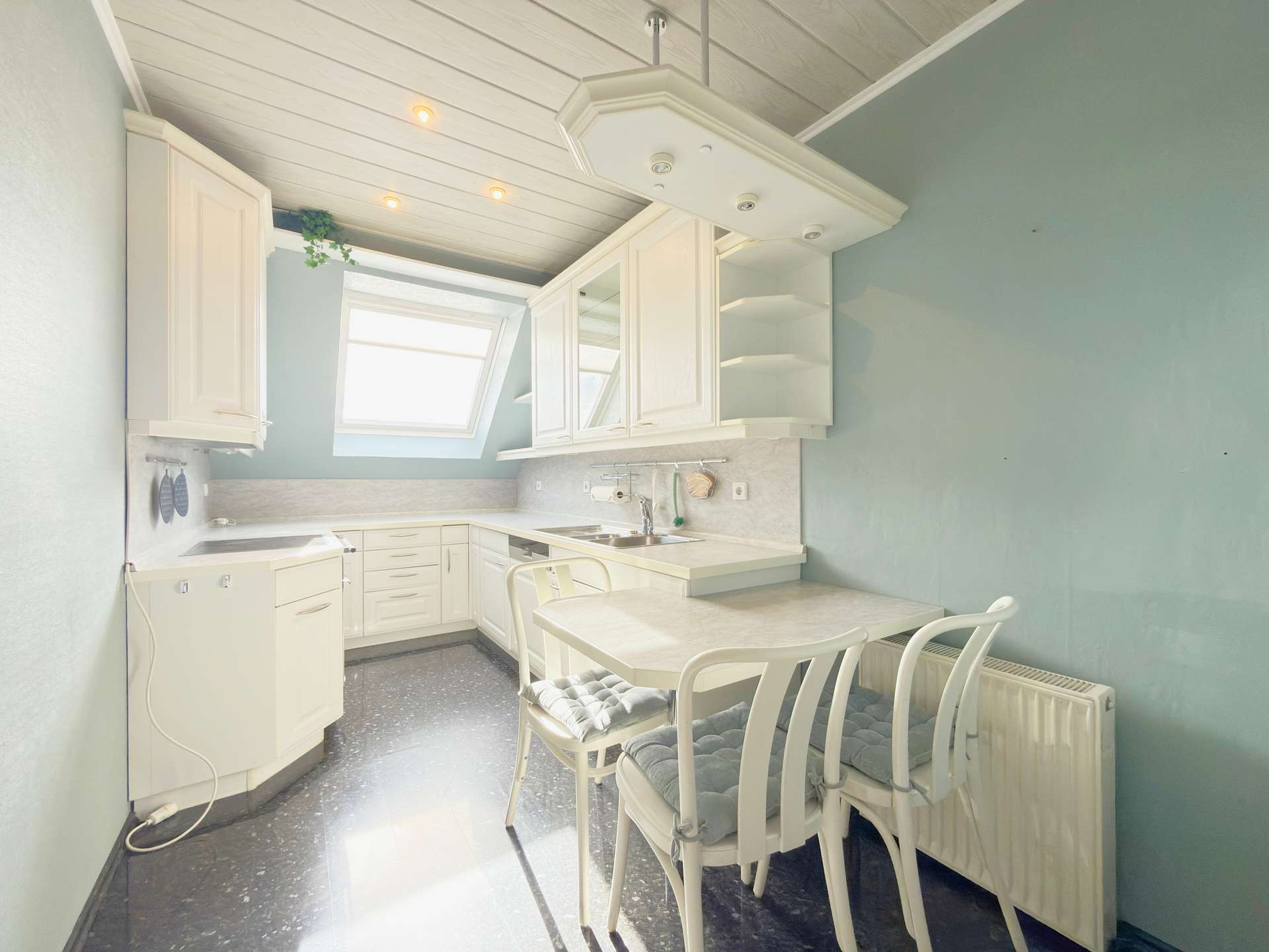 Küche – Maisonettewohnung mit Südbalkon über den Dächern von Walle, Bremen