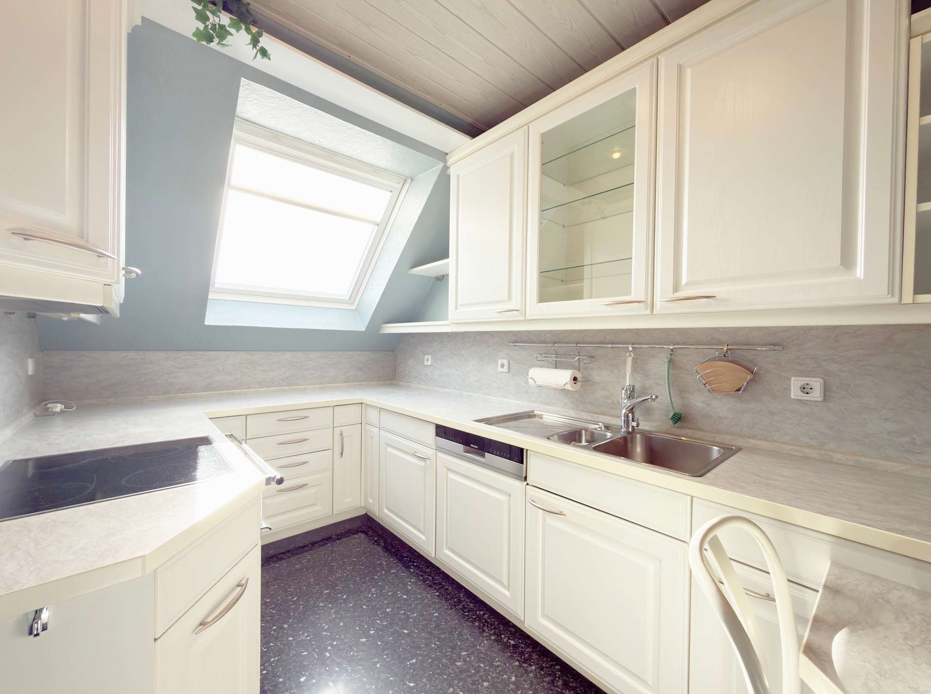Küche – Maisonettewohnung mit Südbalkon über den Dächern von Walle, Bremen