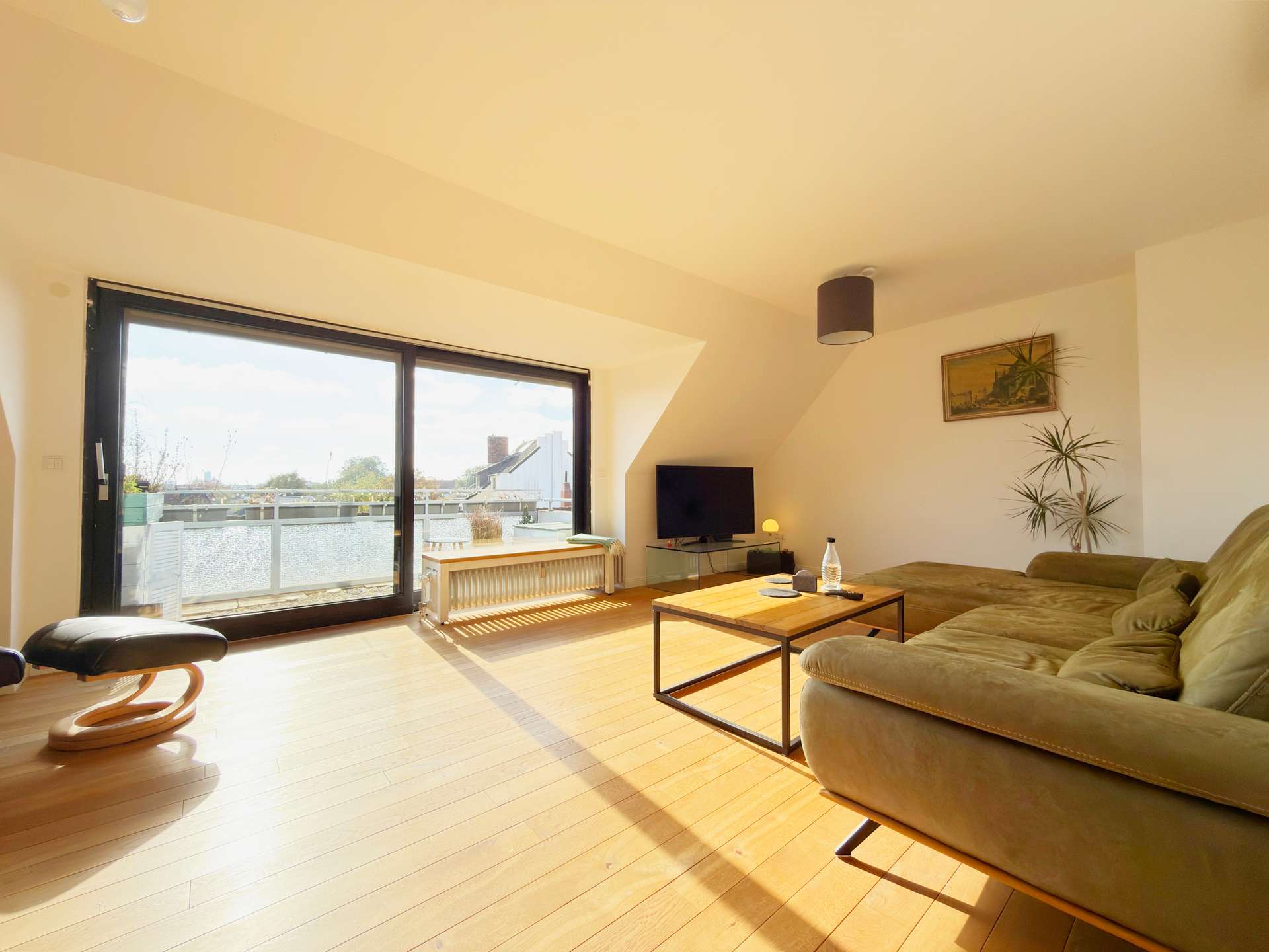 Wohnzimmer – Moderne, klimatisierte Maisonettewohnung im Loftcharakter mit Balkon und Garage, Bremen