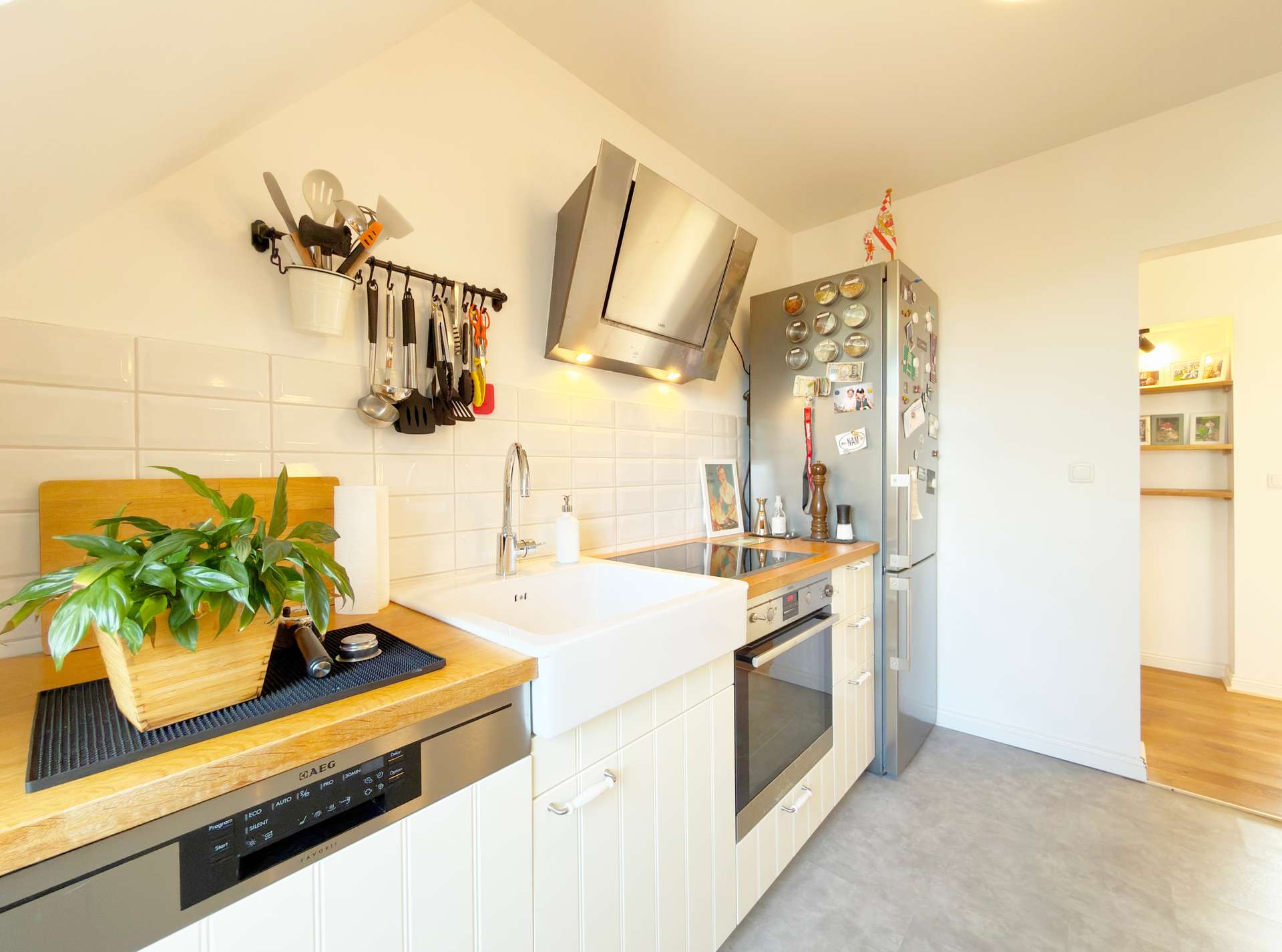 Küchenbereich – Moderne, klimatisierte Maisonettewohnung im Loftcharakter mit Balkon und Garage, Bremen