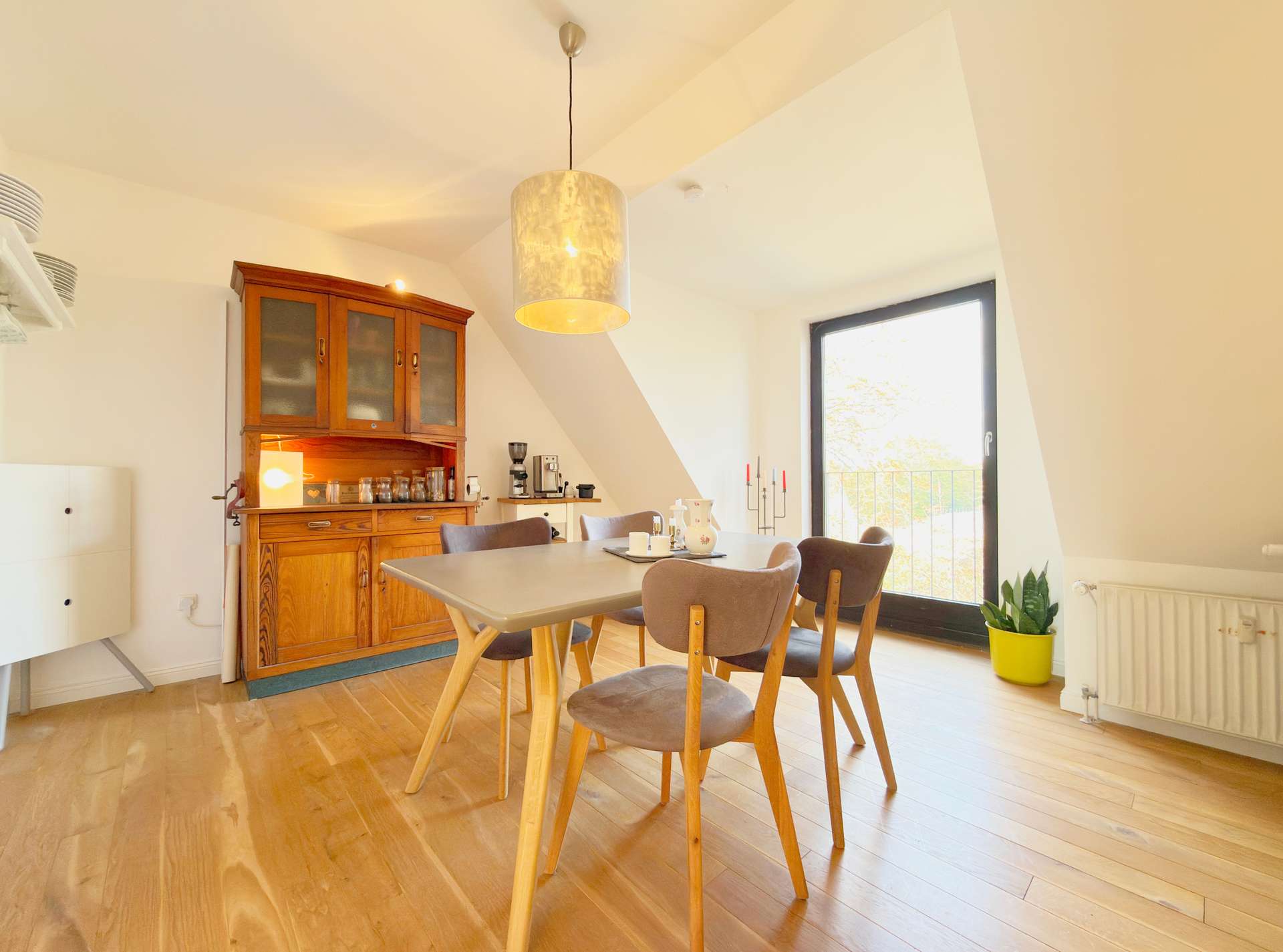 Essbereich – Moderne, klimatisierte Maisonettewohnung im Loftcharakter mit Balkon und Garage, Bremen