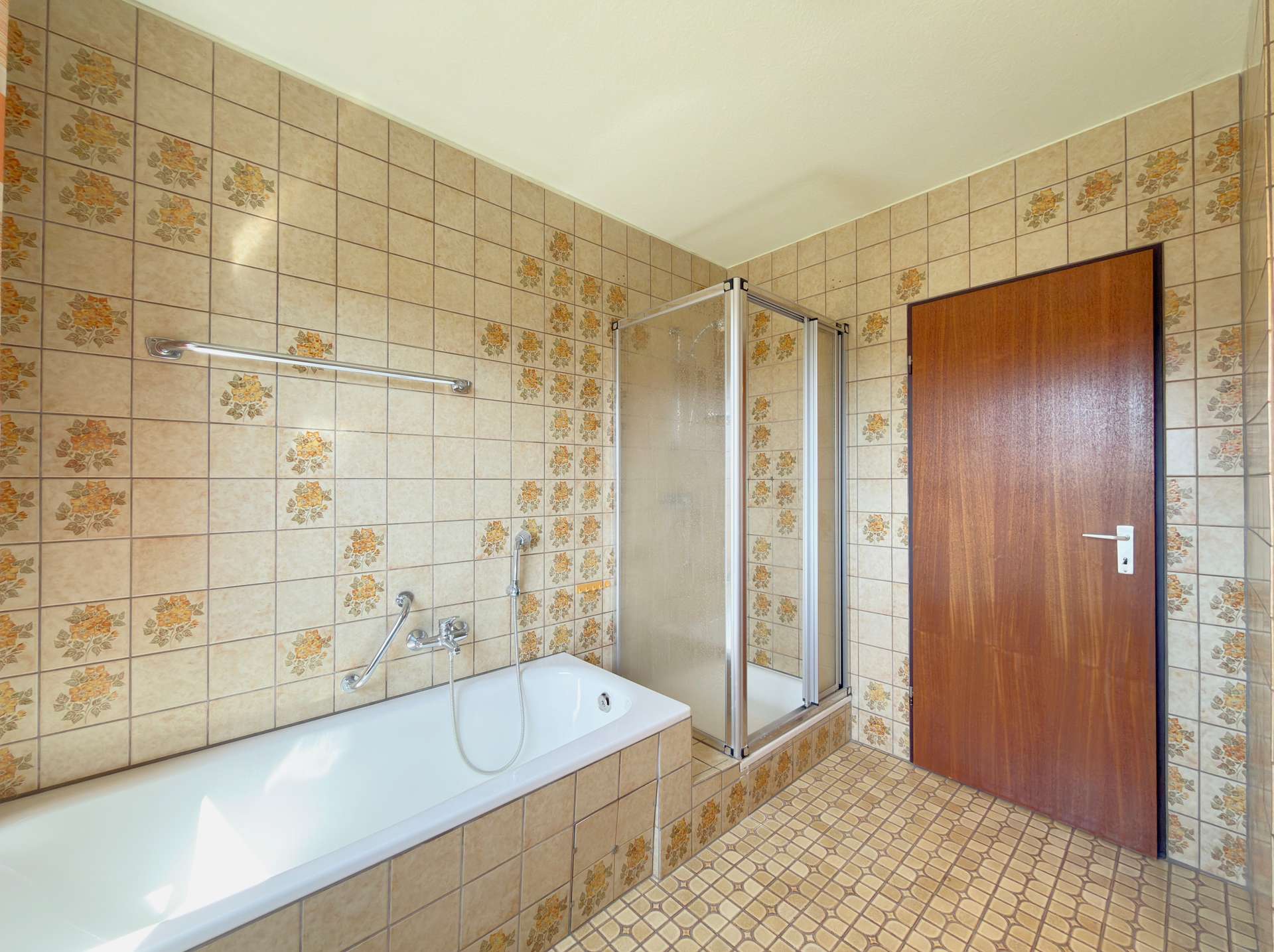 Badezimmer – Freistehendes Einfamilienhaus mit Garten und Garage, Lemwerder