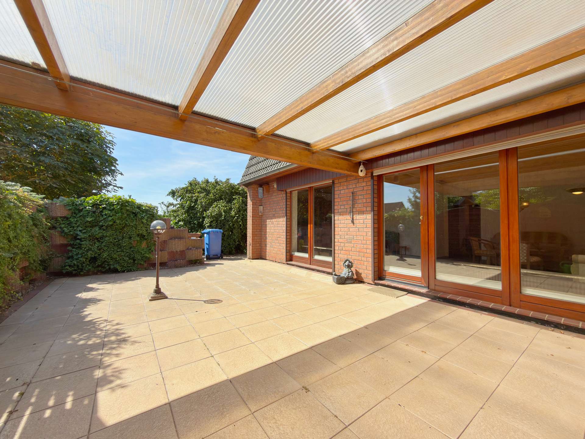 Terrasse – Freistehendes Einfamilienhaus mit Garten und Garage, Lemwerder
