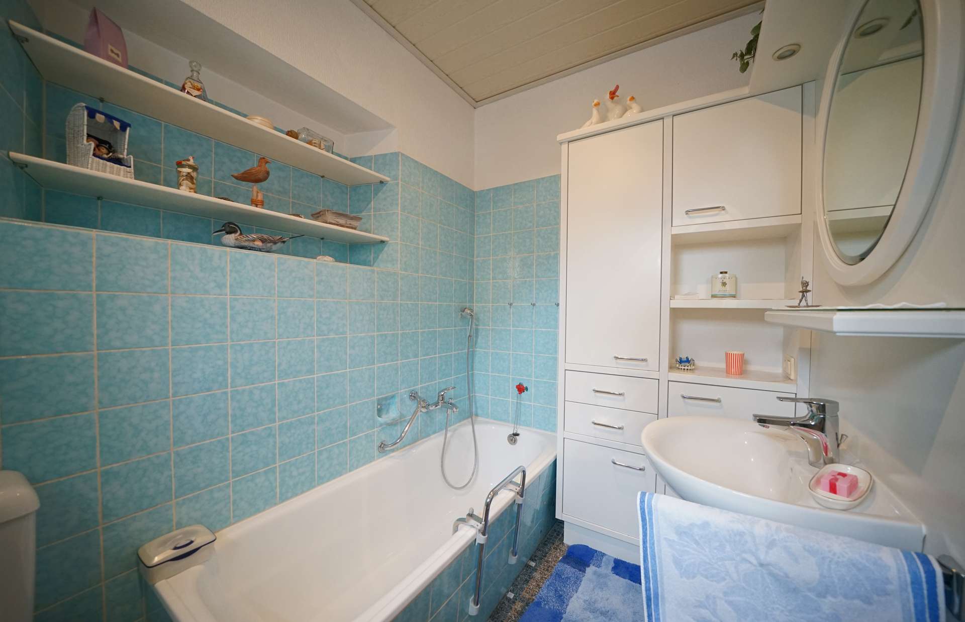 Badezimmer EG – Doppelhaushälfte mit Anbau und Garage auf großem Grundstück, Bremen