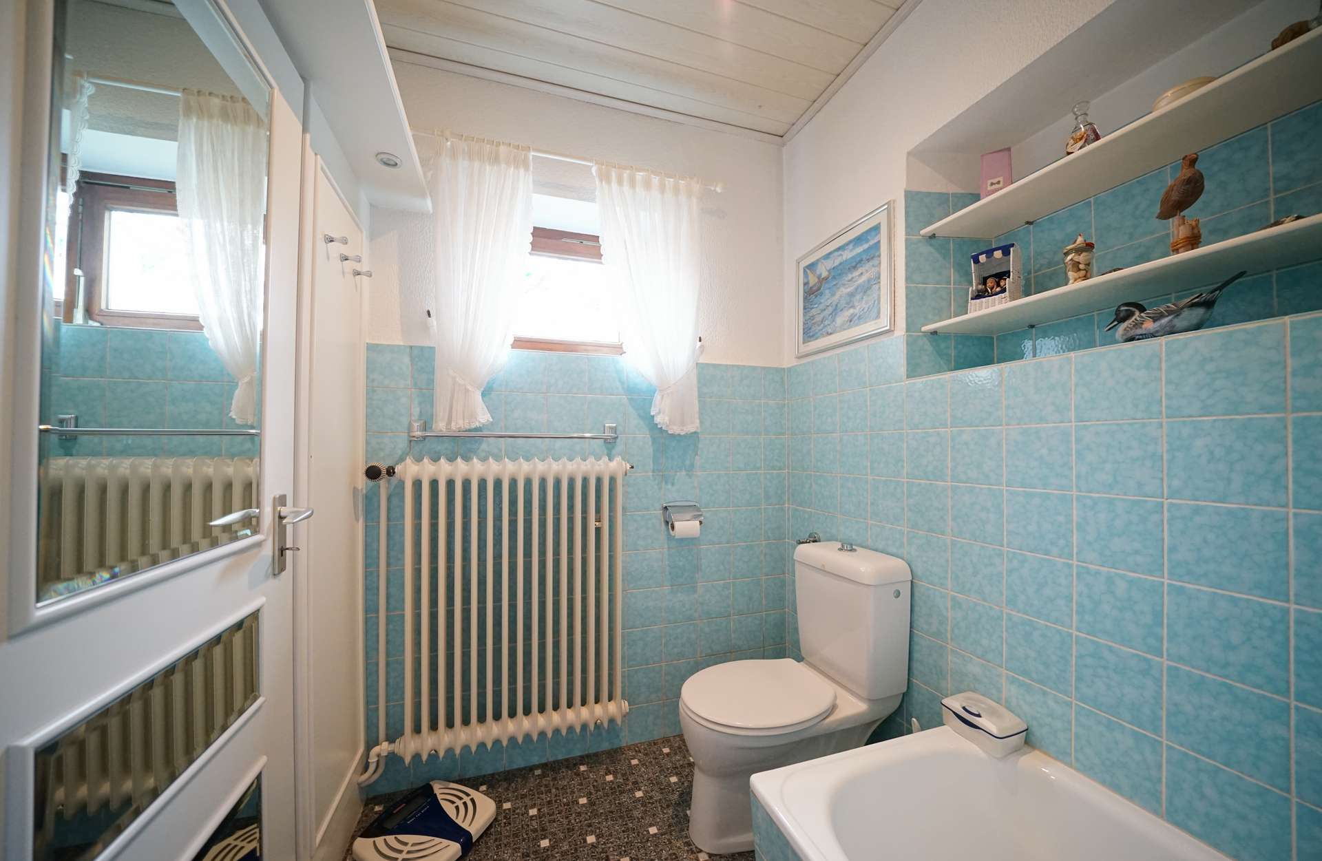 Badezimmer EG II – Doppelhaushälfte mit Anbau und Garage auf großem Grundstück, Bremen