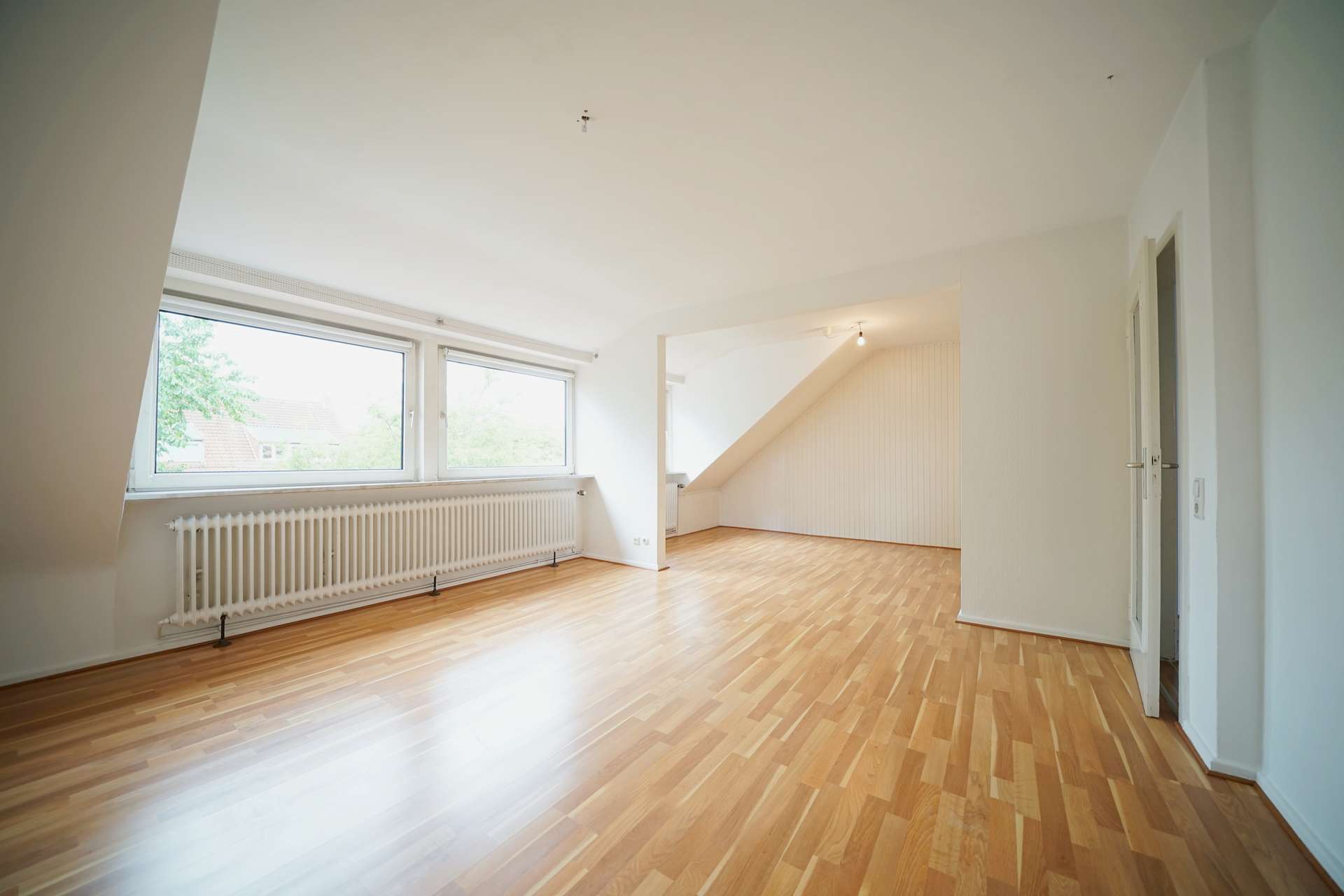 Wohnzimmer DG – Mehrfamilienhaus mit drei Wohneinheiten und großem Keller, Bremen