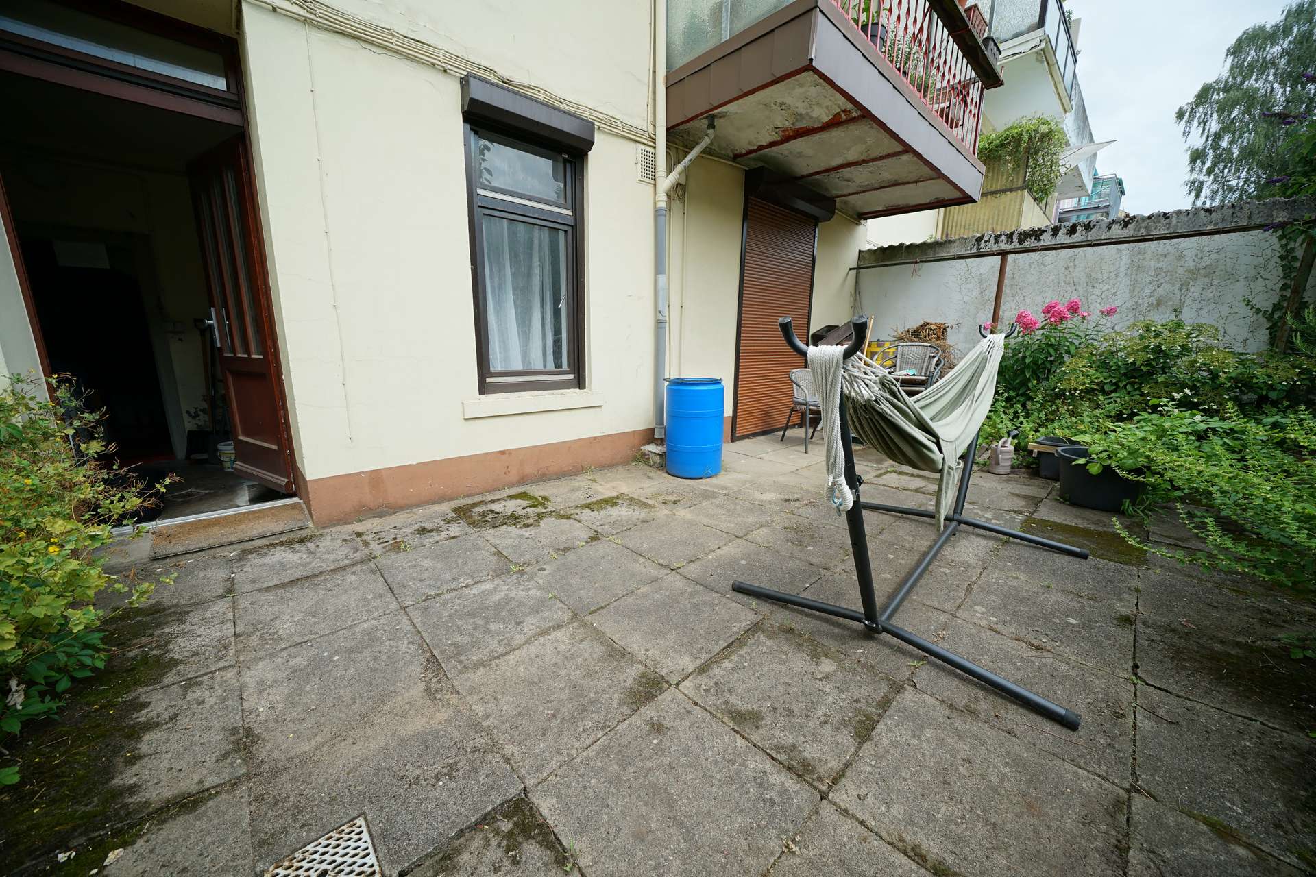 Hofterrasse – Reihenmittelhaus mit drei Wohneinheiten in gefragter Lage, Bremen