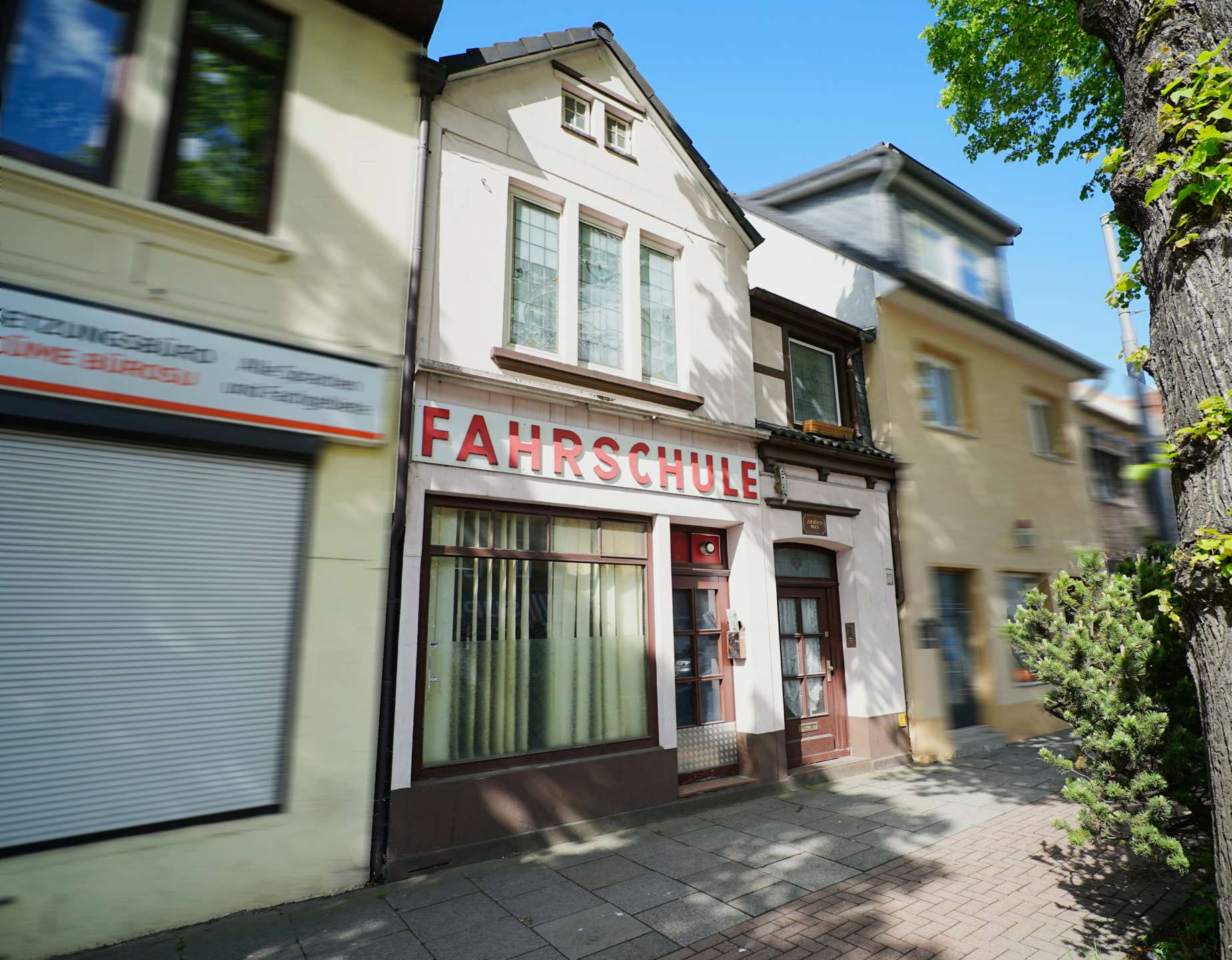 Frontansicht – Wohn- und Geschäftshaus mit Garten, Bremen