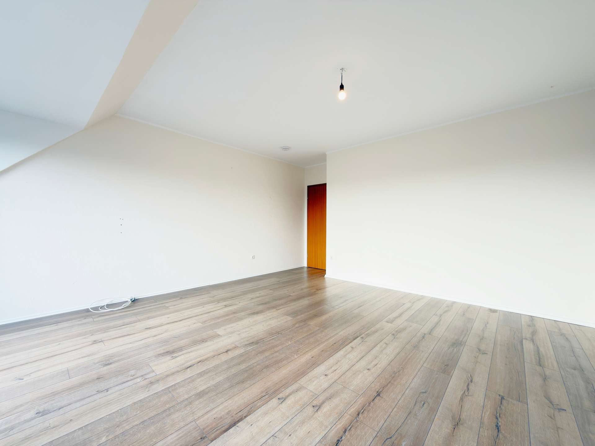 Wohnzimmer – Maisonettewohnung mit Südbalkon über den Dächern von Walle, Bremen