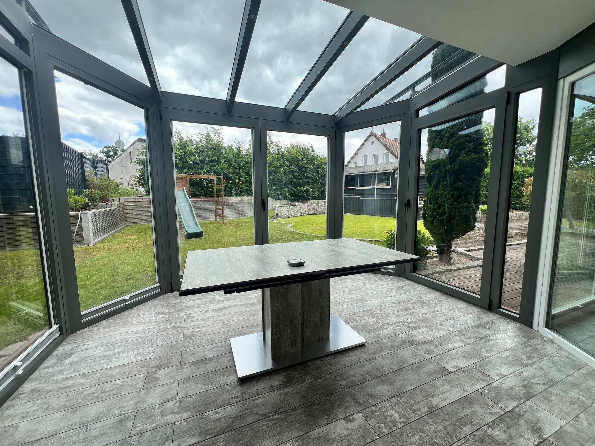 Wintergarten – Modernes Einfamilienhaus mit Balkon, Terrasse und Garten, Verden (Aller)