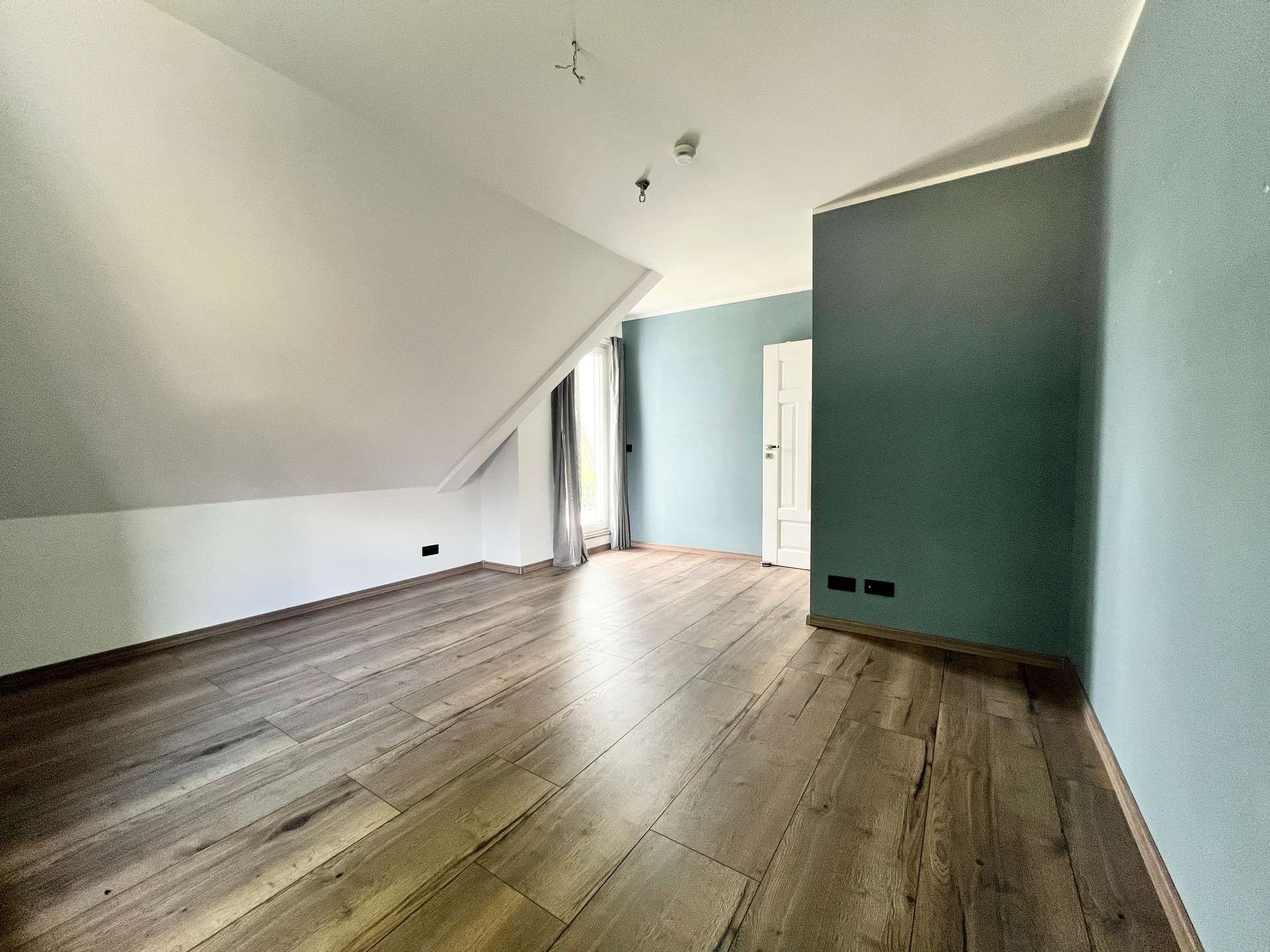 Schlafzimmer – Modernes Einfamilienhaus mit Balkon, Terrasse und Garten, Verden (Aller)