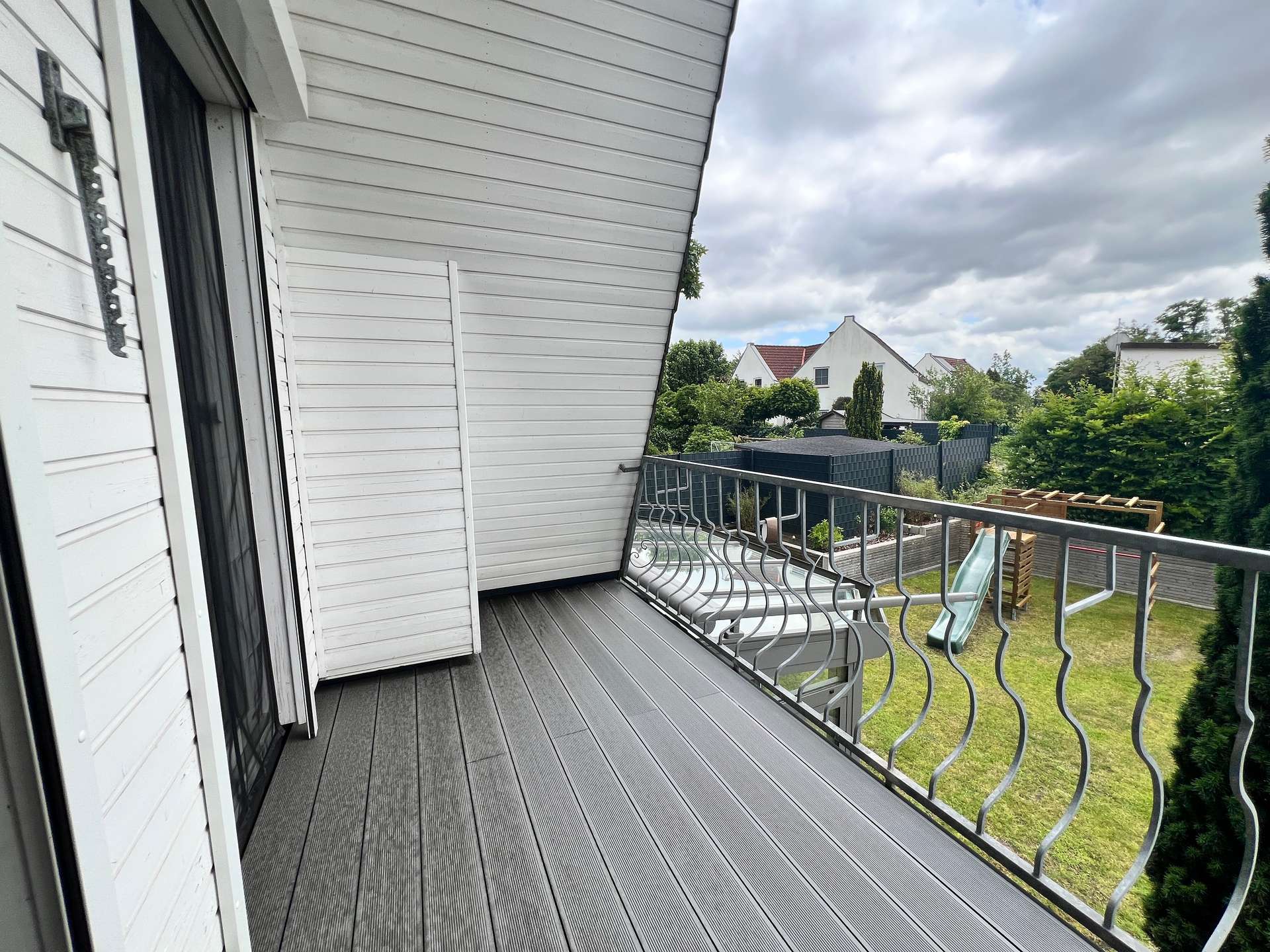 Balkon – Modernes Einfamilienhaus mit Balkon, Terrasse und Garten, Verden (Aller)