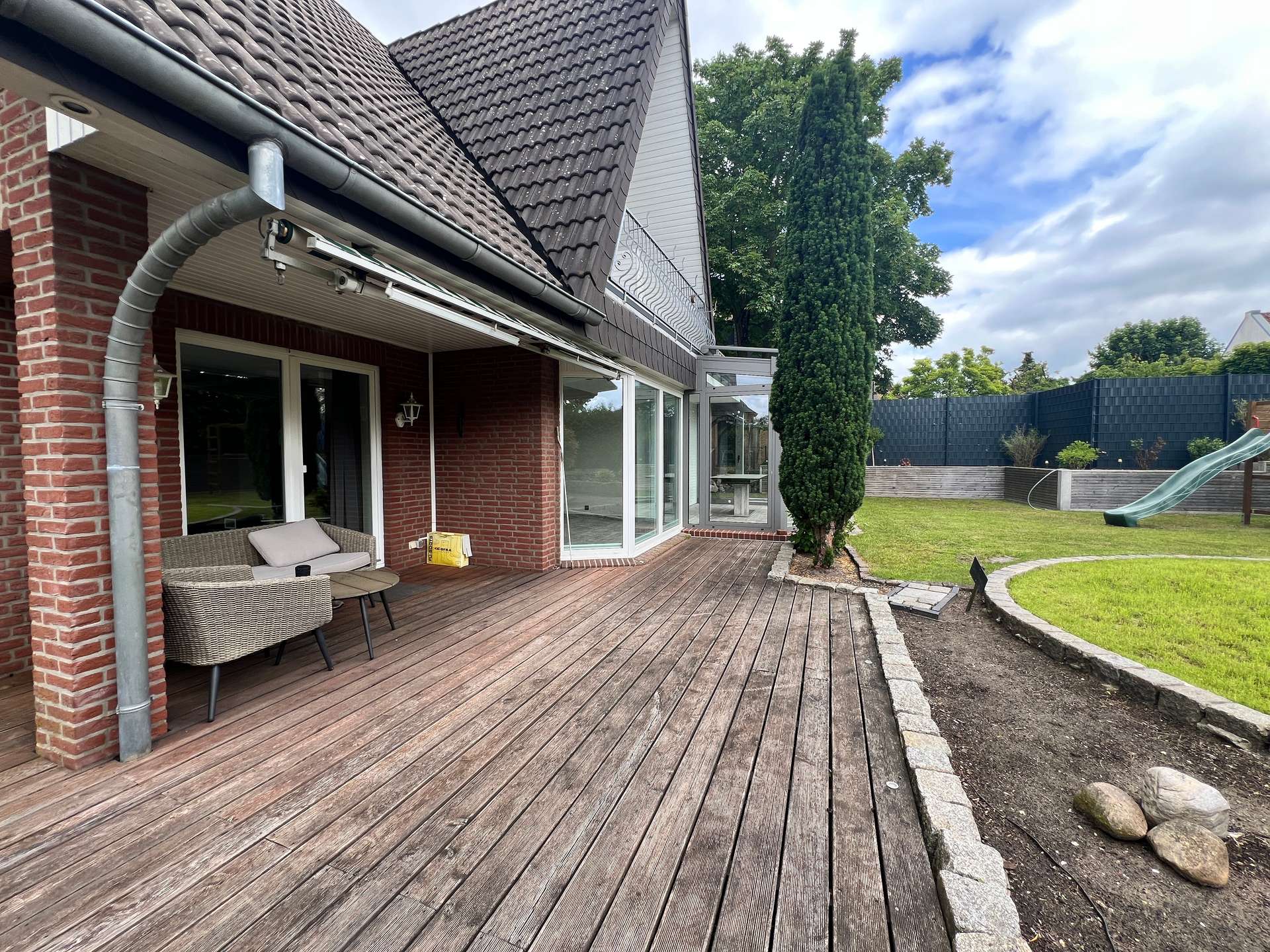 Terrasse – Modernes Einfamilienhaus mit Balkon, Terrasse und Garten, Verden (Aller)