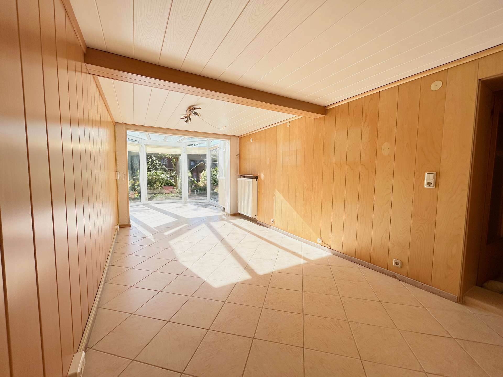 Partykeller – Courtagefrei! Charmantes Einfamilienhaus auf attraktiven Hanggrundstück mit Carport, Ritterhude