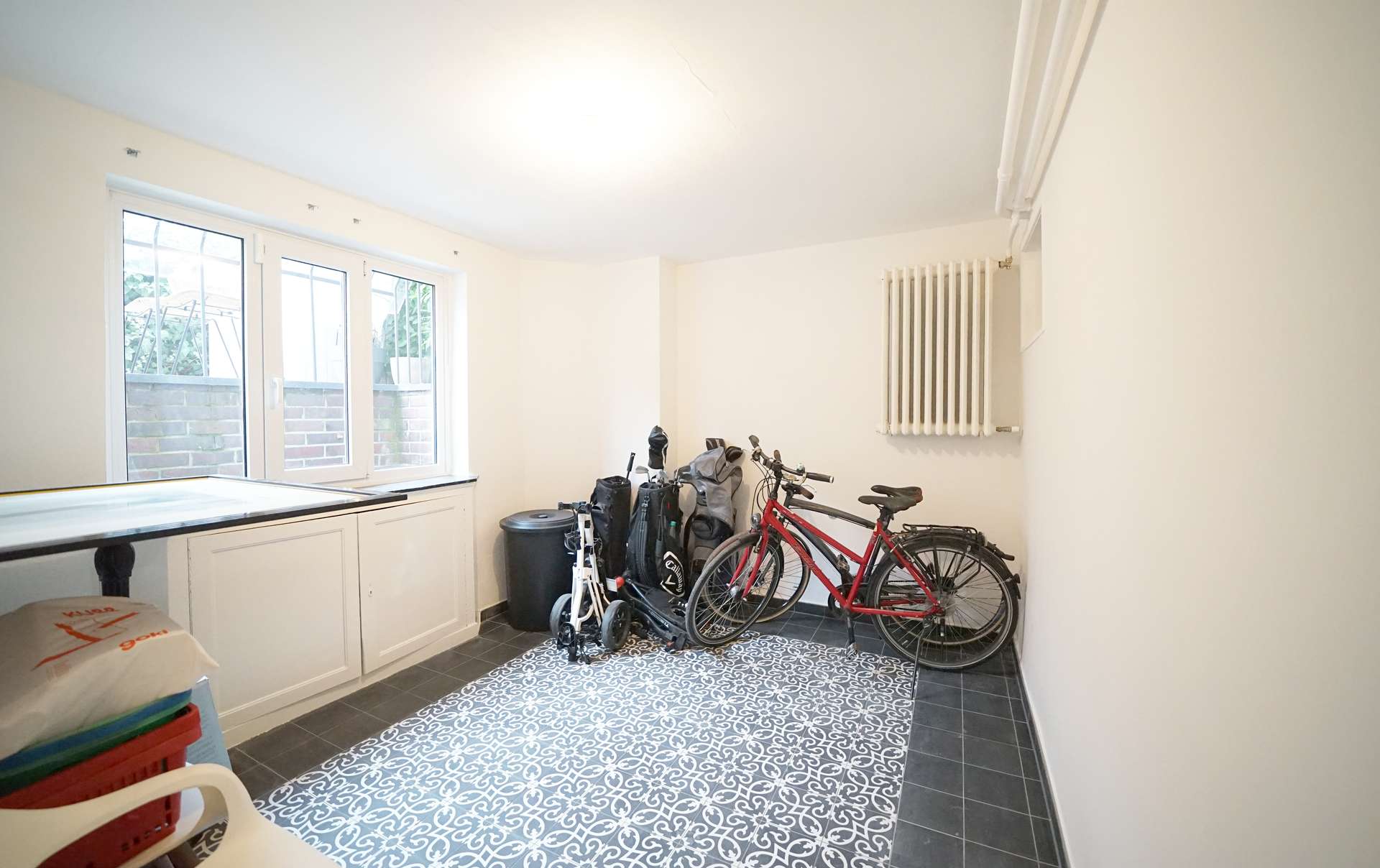 Souterrain – Courtagefrei: Stilvoll saniertes Reihenmittelhaus in begehrter Lage am Wachmannstraßenquartier, Bremen