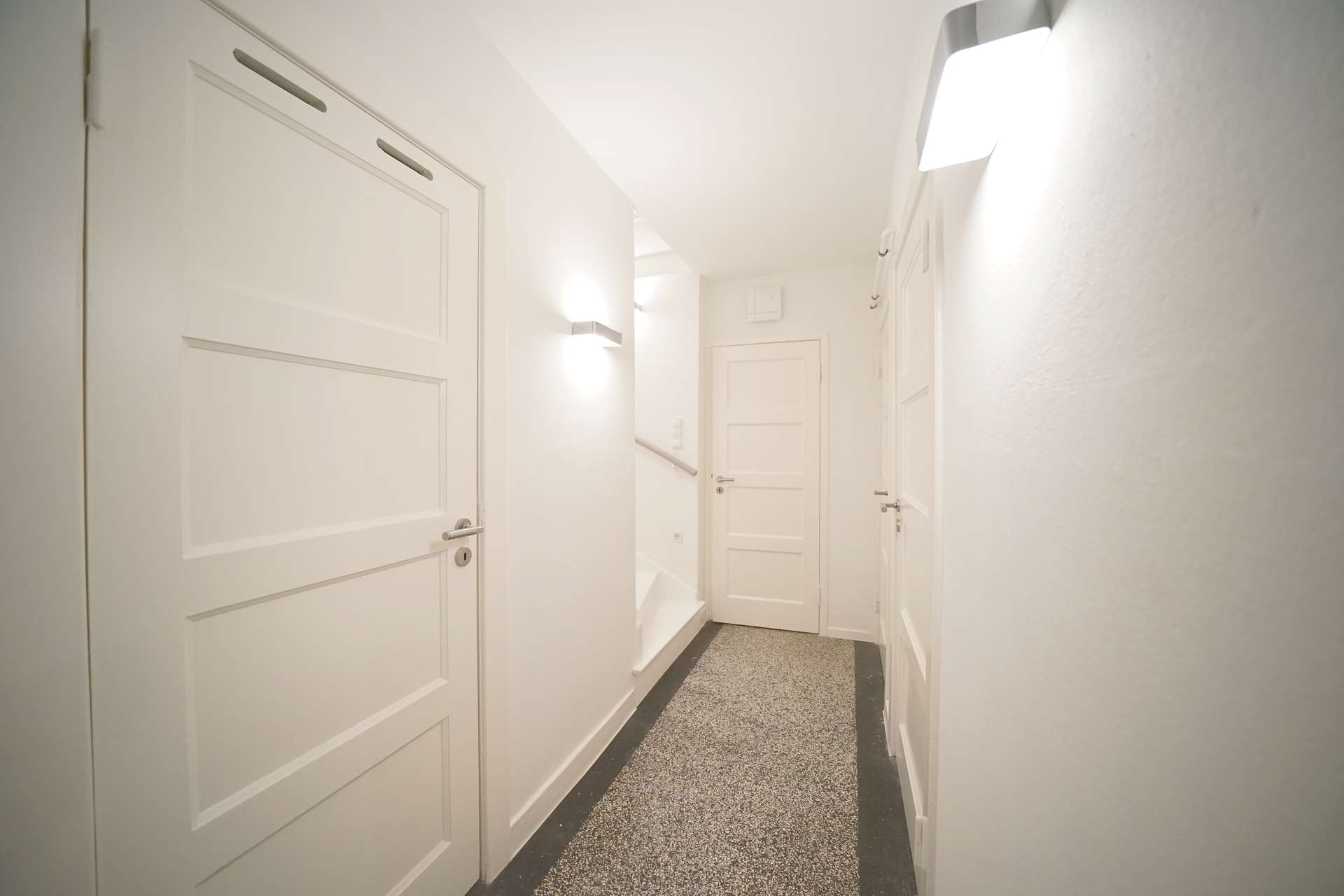 Souterrain Flur – Courtagefrei: Stilvoll saniertes Reihenmittelhaus in begehrter Lage am Wachmannstraßenquartier, Bremen