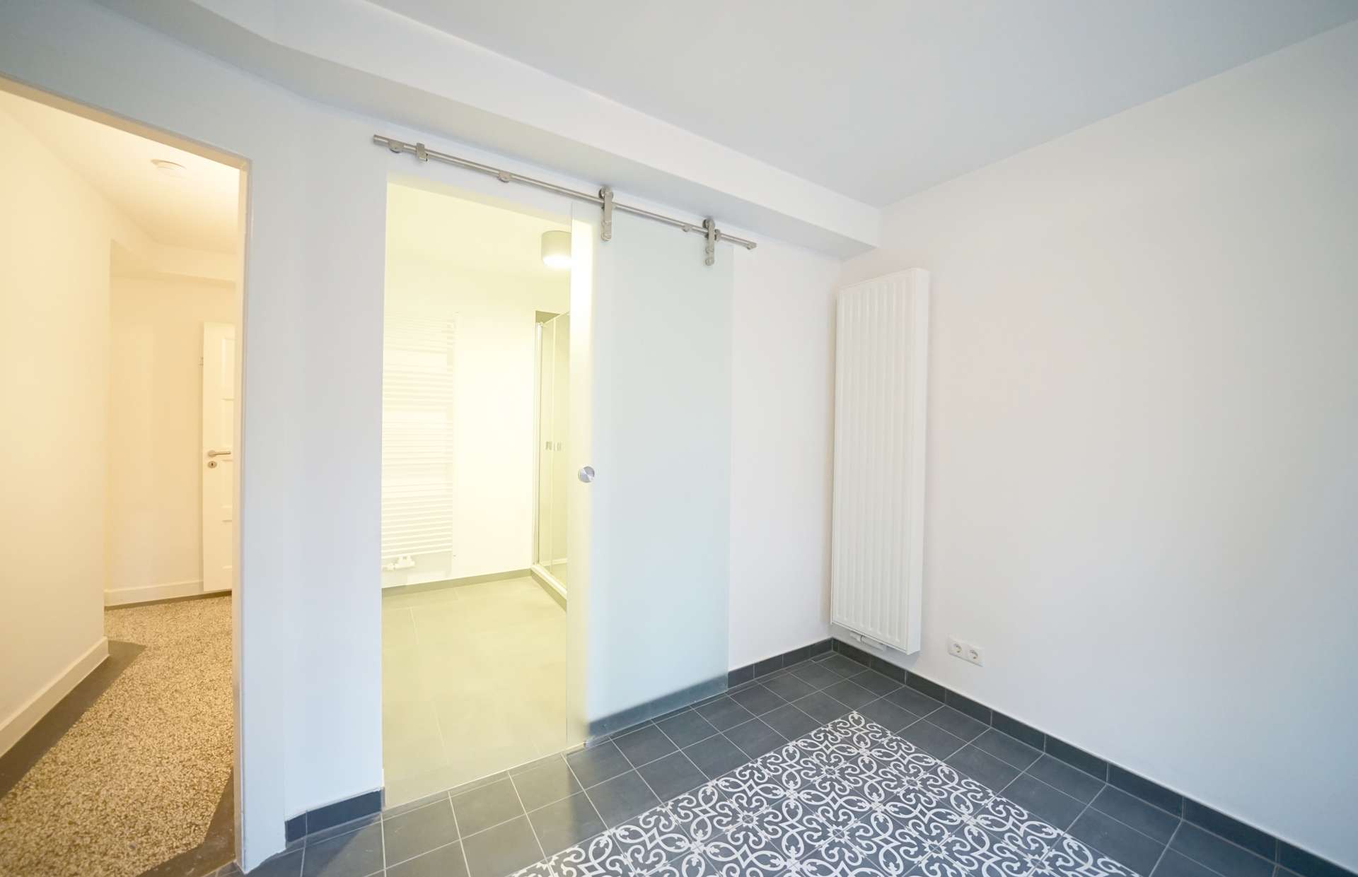 Souterrain Gästezimmer – Courtagefrei: Stilvoll saniertes Reihenmittelhaus in begehrter Lage am Wachmannstraßenquartier, Bremen