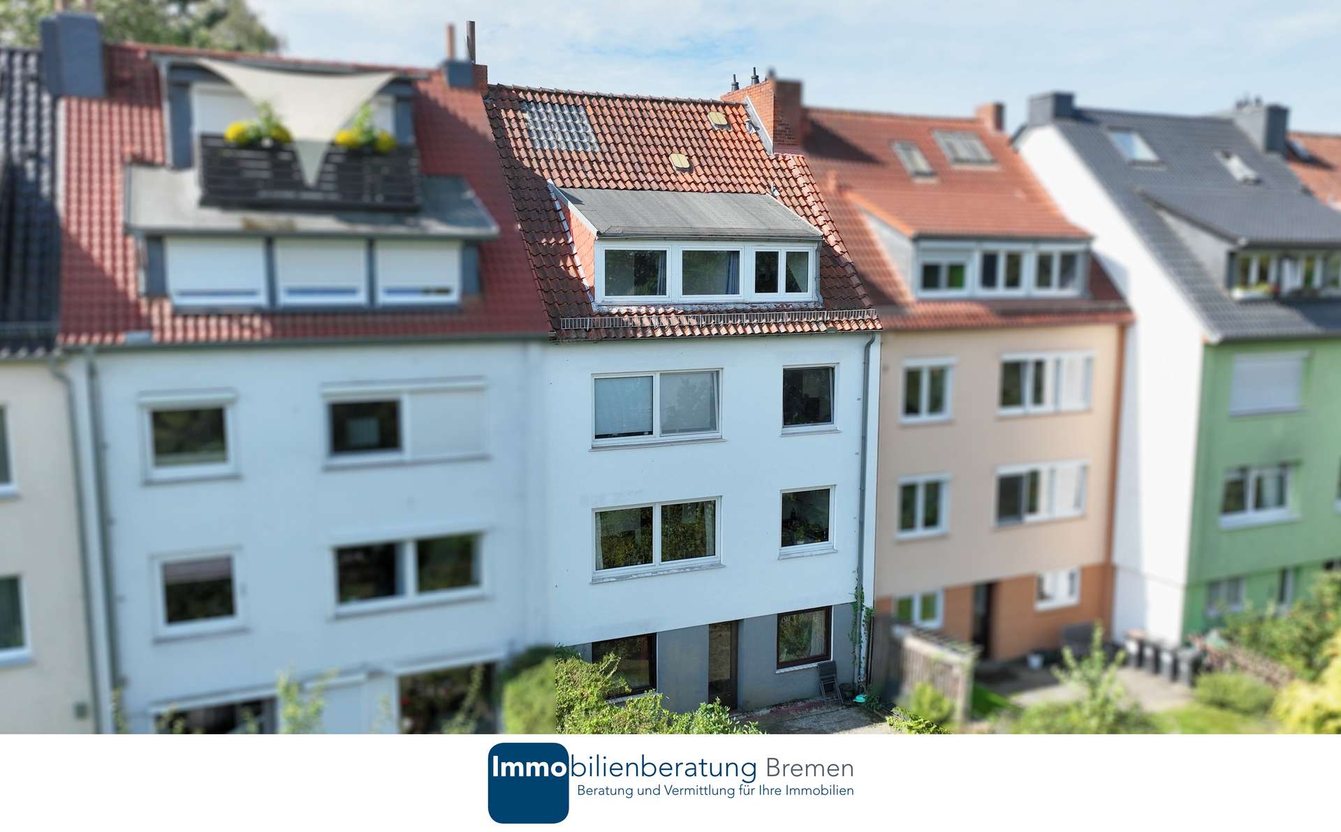 Mehrfamilienhaus mit drei Wohneinheiten und großem Keller