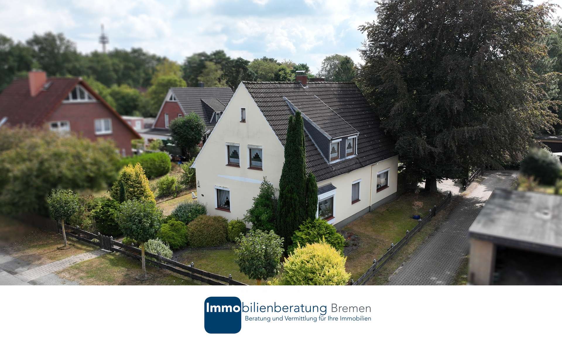 Einfamilienhaus mit Doppelgarage und Garten in ruhiger Wohnlage