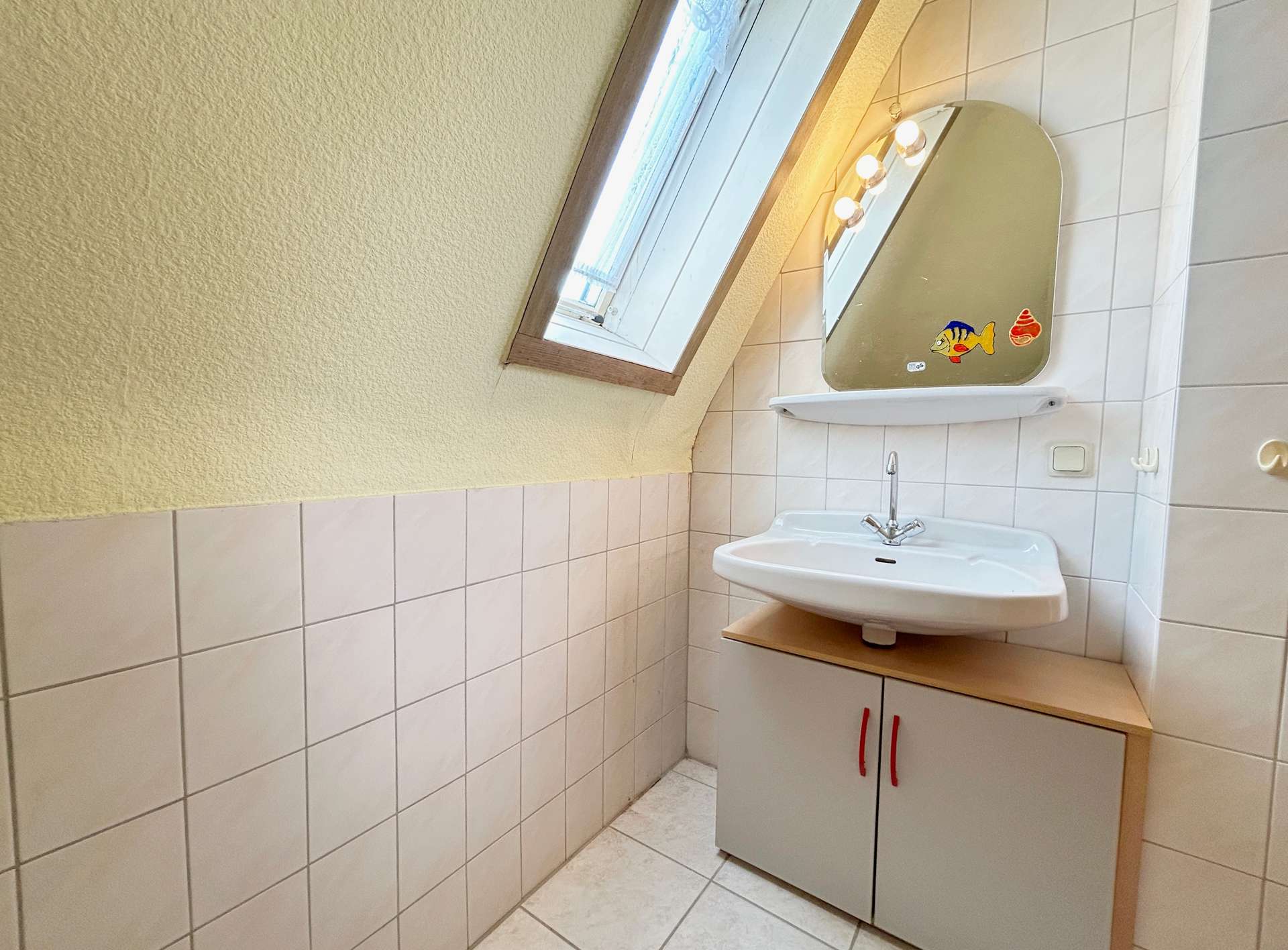 WC – Courtagefrei! Charmantes Einfamilienhaus auf attraktiven Hanggrundstück mit Carport, Ritterhude