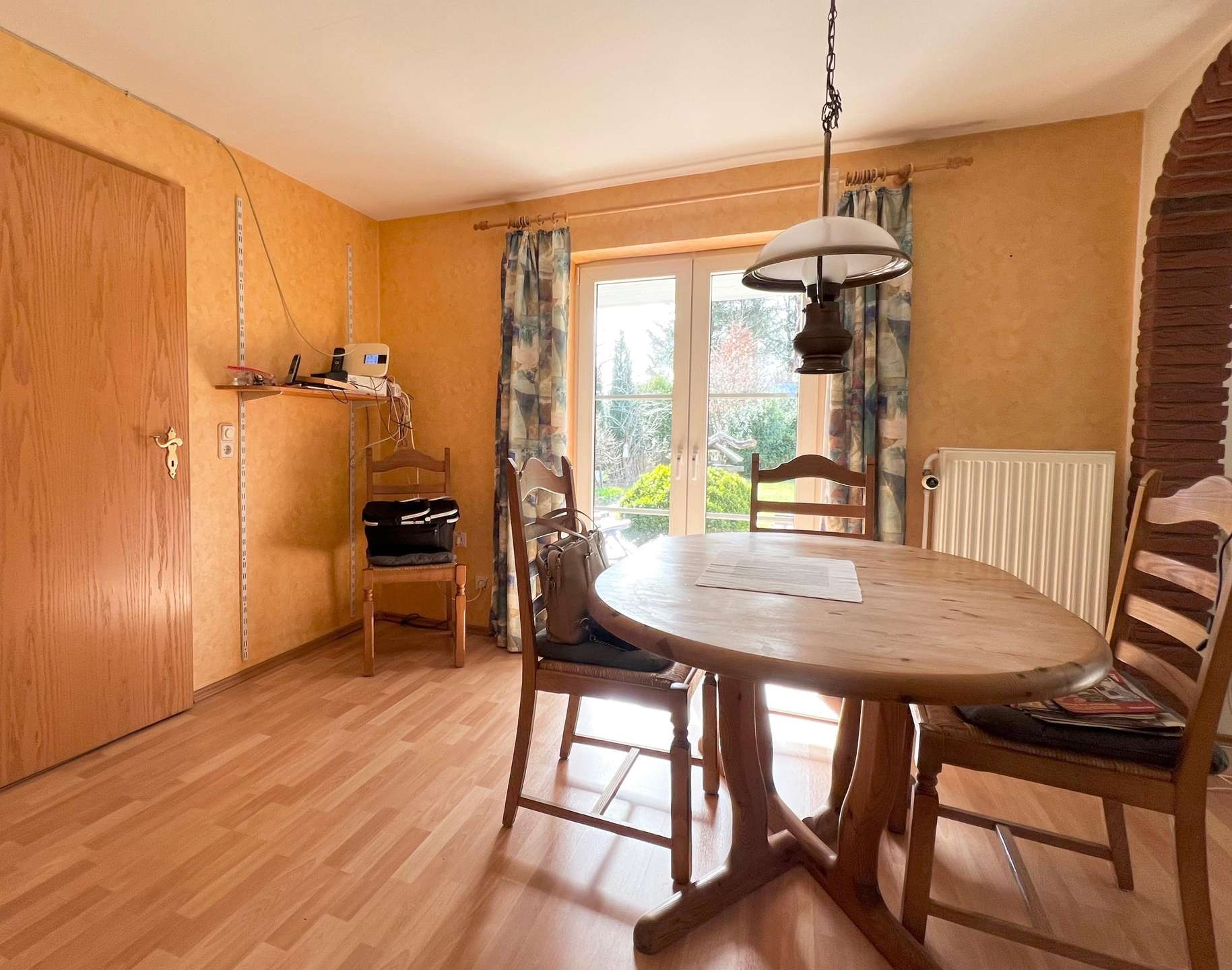 Wohnzimmer – Provisionsfrei: Bungalow mit Garage auf großem Grundstück, Flensburg