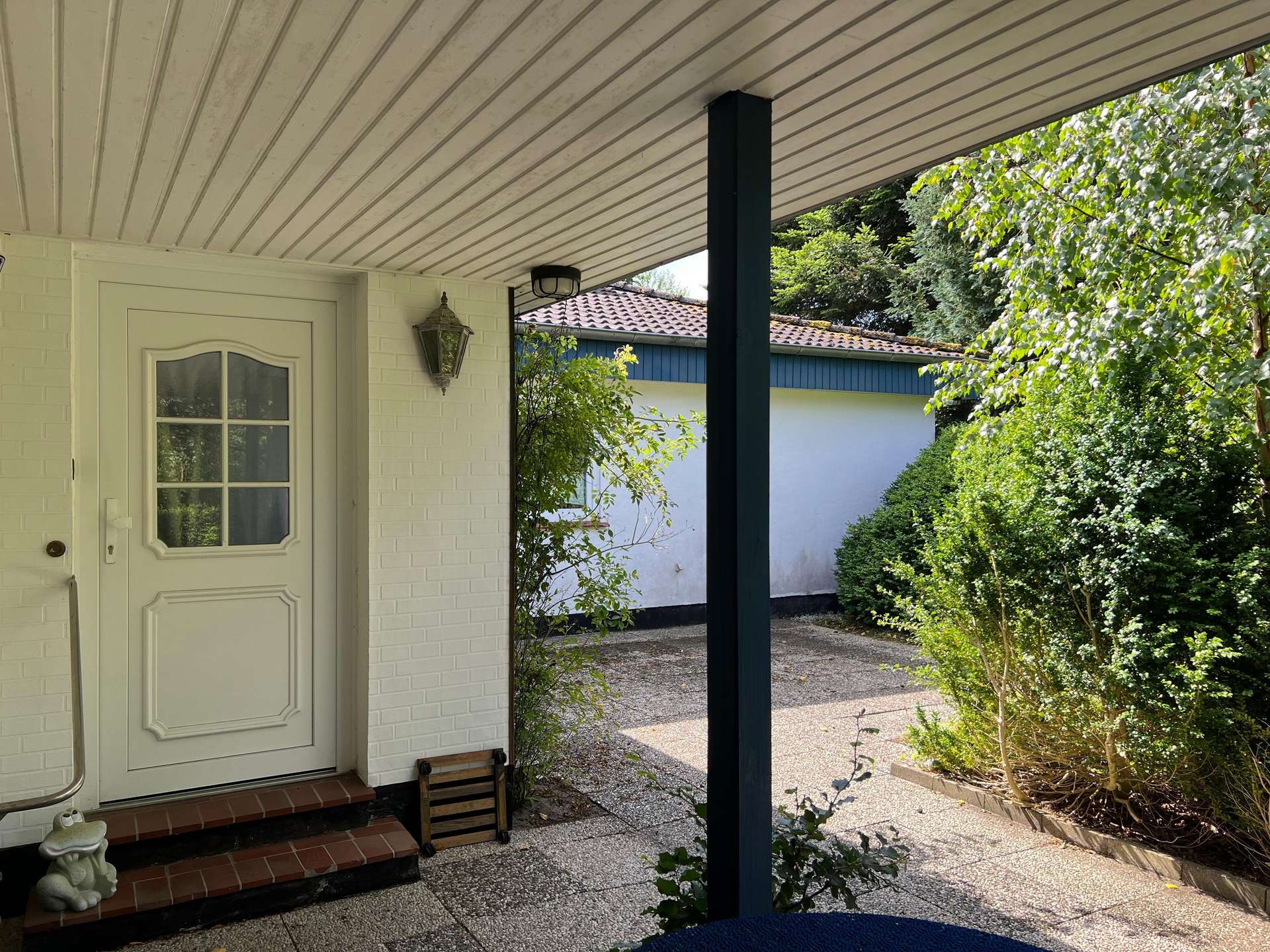 Eingang – Provisionsfrei: Bungalow mit Garage auf großem Grundstück, Flensburg