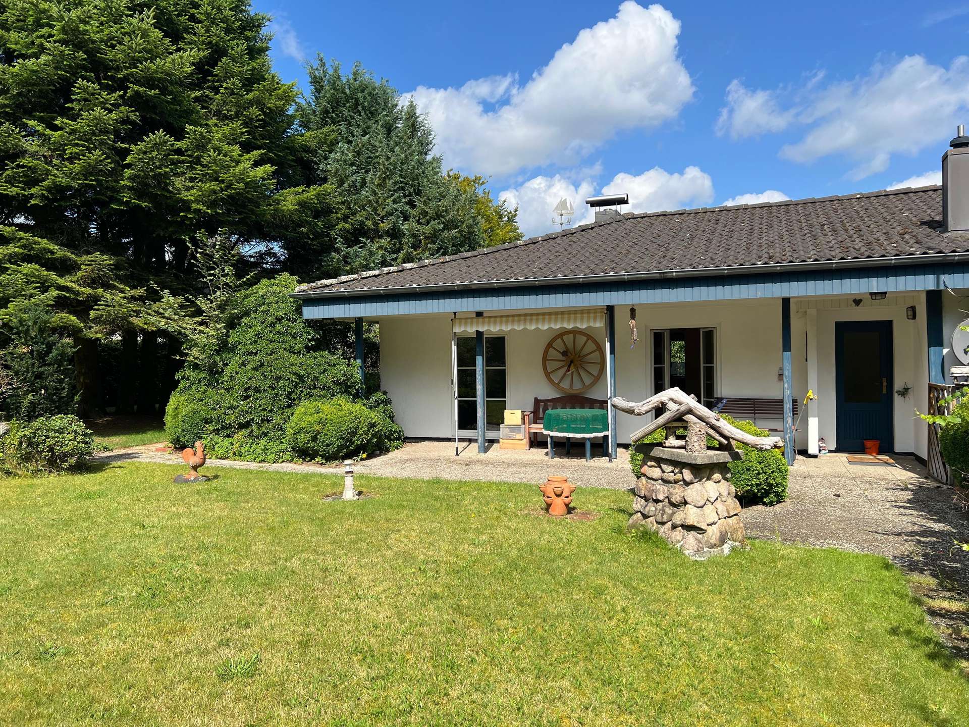 Blick zur Terrasse – Provisionsfrei: Bungalow mit Garage auf großem Grundstück, Flensburg