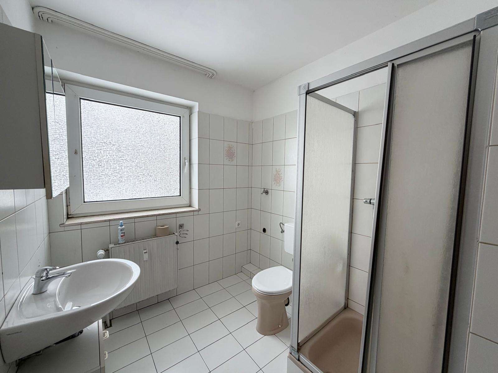 OG Rechts Badezimmer – 1 Zimmer Eigentumswohnung in zentraler Lage von Oldenburg, Oldenburg