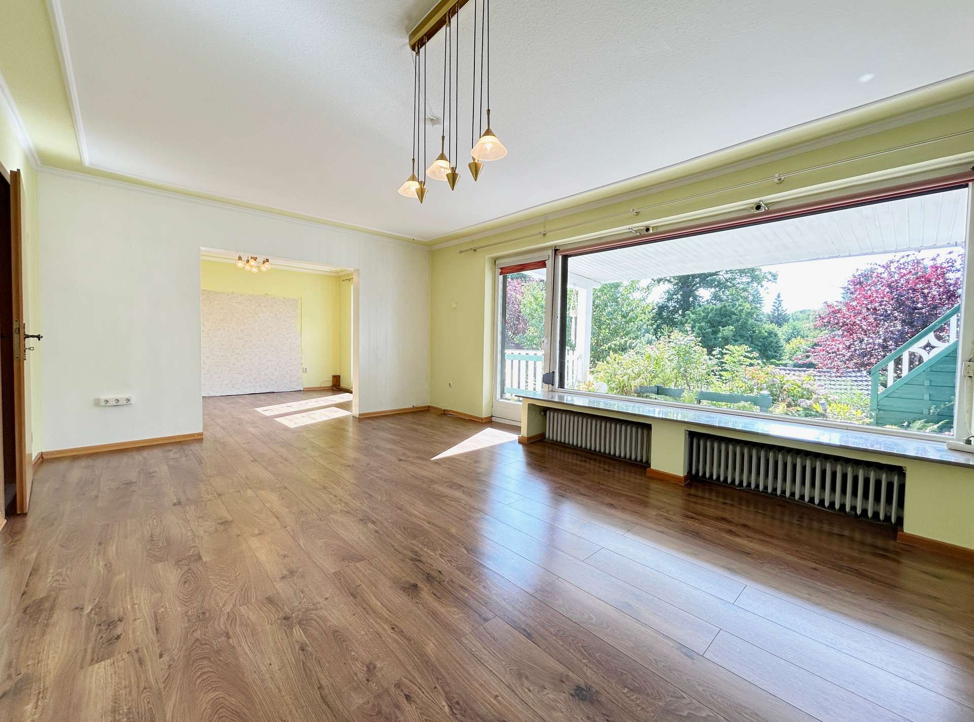 Wohnzimmer – Courtagefrei! Charmantes Einfamilienhaus auf attraktiven Hanggrundstück mit Carport, Ritterhude
