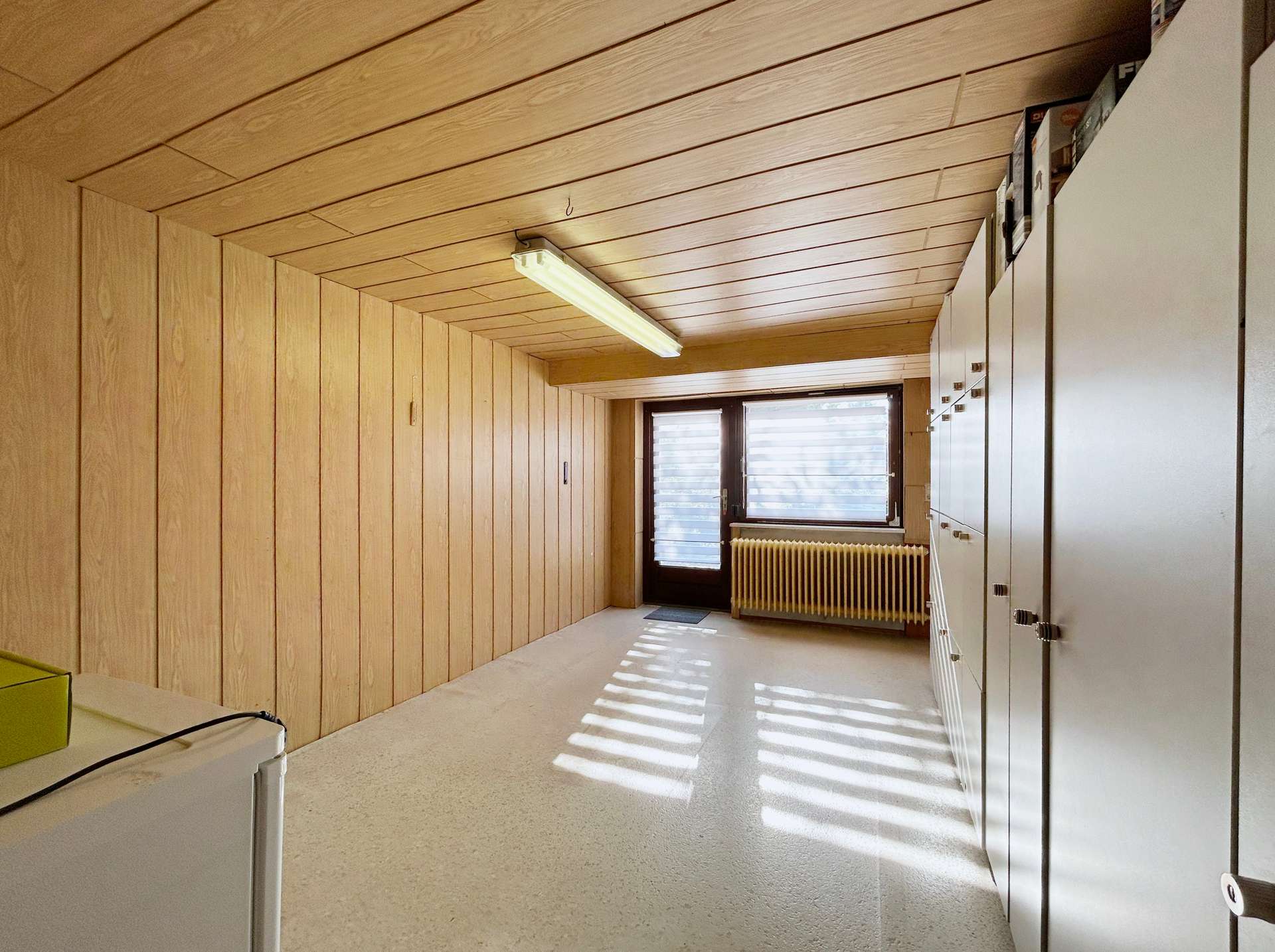 Zimmer Souterrain – Courtagefrei! Charmantes Einfamilienhaus auf attraktiven Hanggrundstück mit Carport, Ritterhude