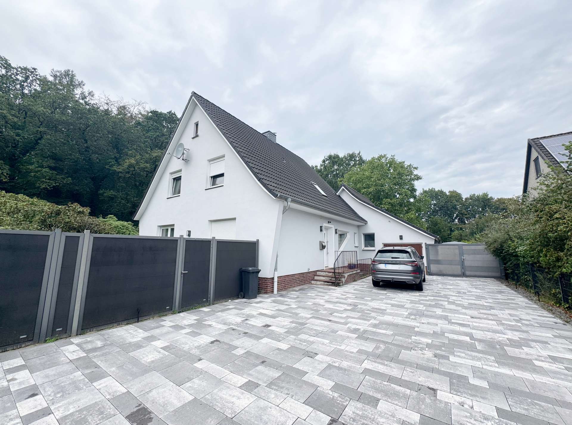 Auffahrt – Einfamilienhaus mit Garage in idyllischer Lage, Kirchlinteln