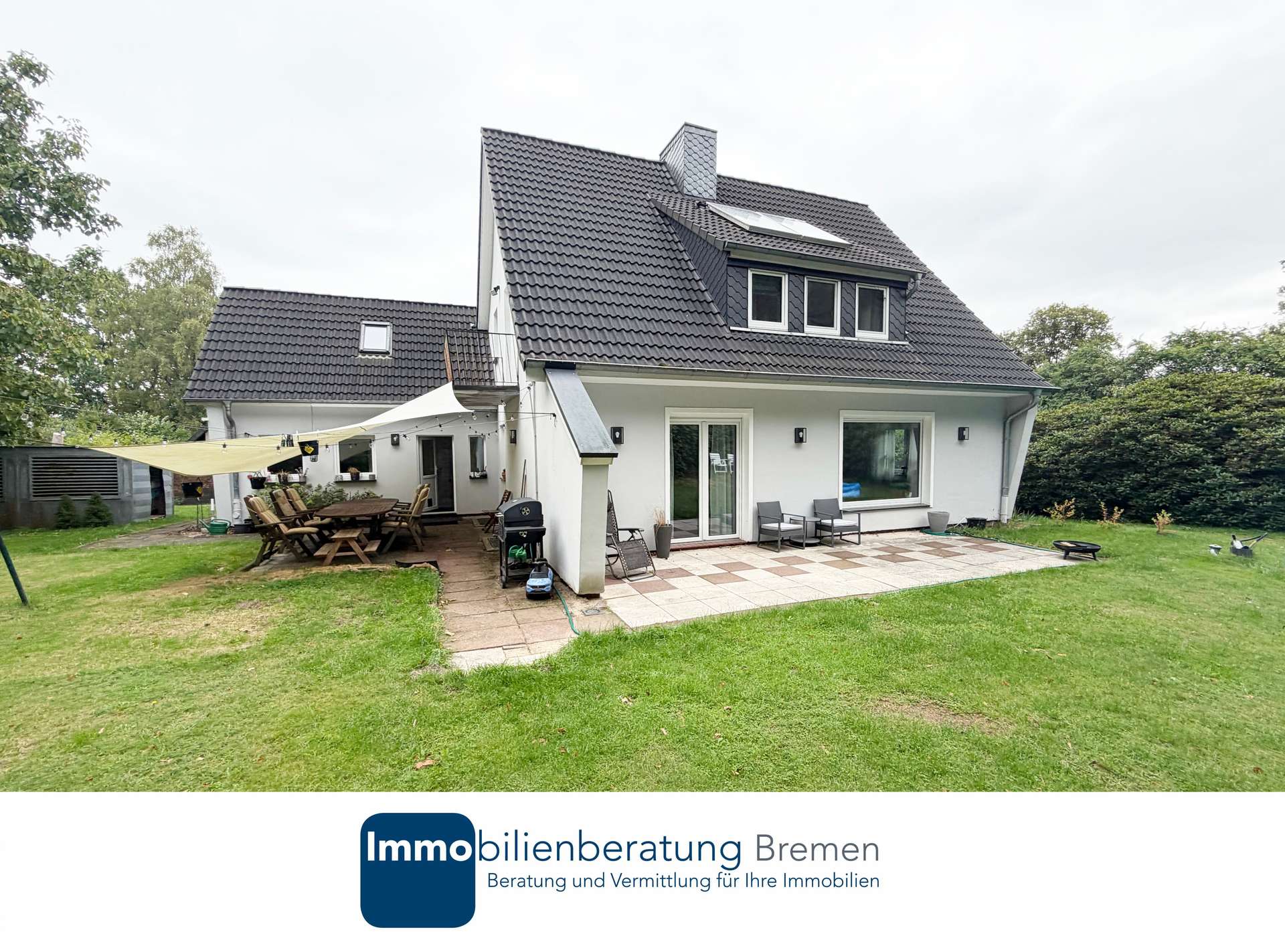 Einfamilienhaus mit Garage in idyllischer Lage