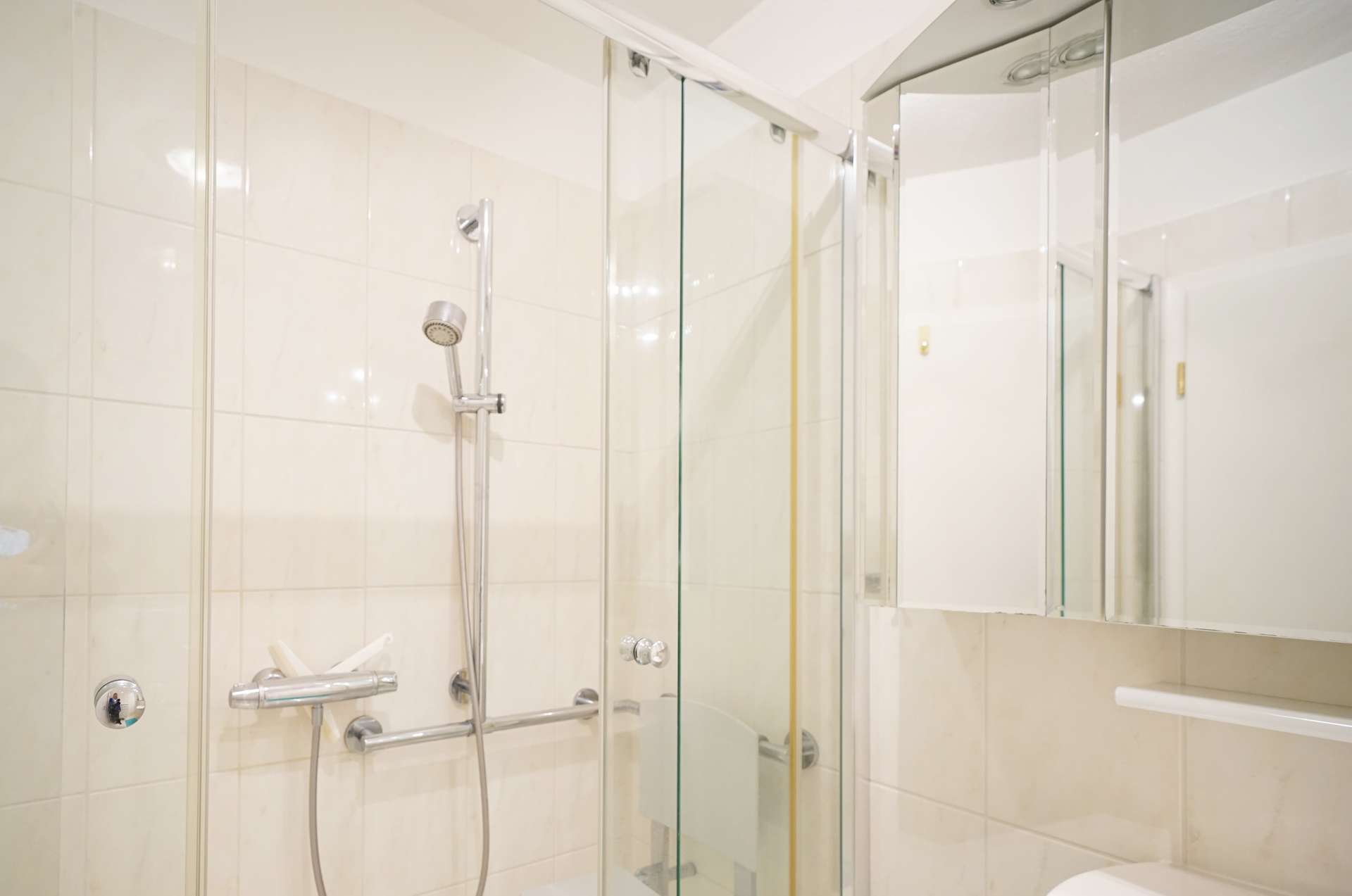 Badezimmer – Attraktive Eigentumswohnung mit Terrasse und Tiefgaragenstellplatz, Bremen