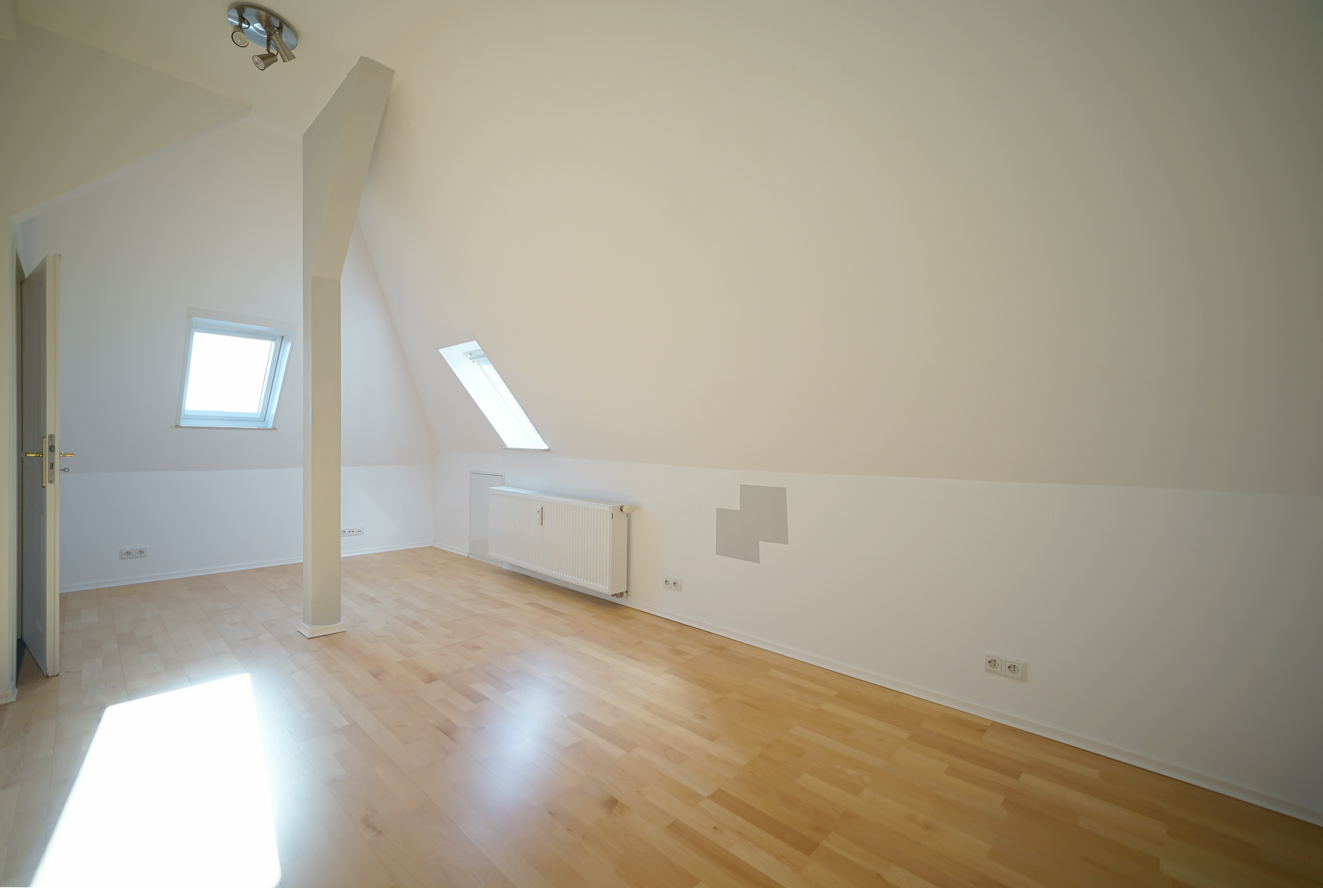 Dachgeschoss Zimmer – Landarztvilla mit drei Einheiten – Großzügiges Wohnen und Arbeiten, Bremen