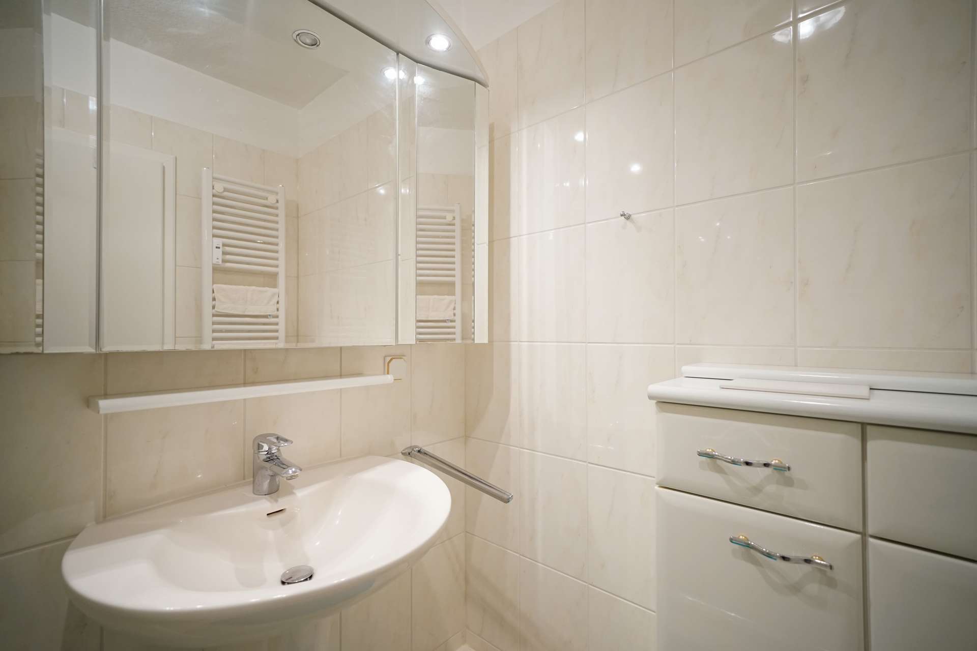 Badezimmer – Attraktive Eigentumswohnung mit Terrasse und Tiefgaragenstellplatz, Bremen