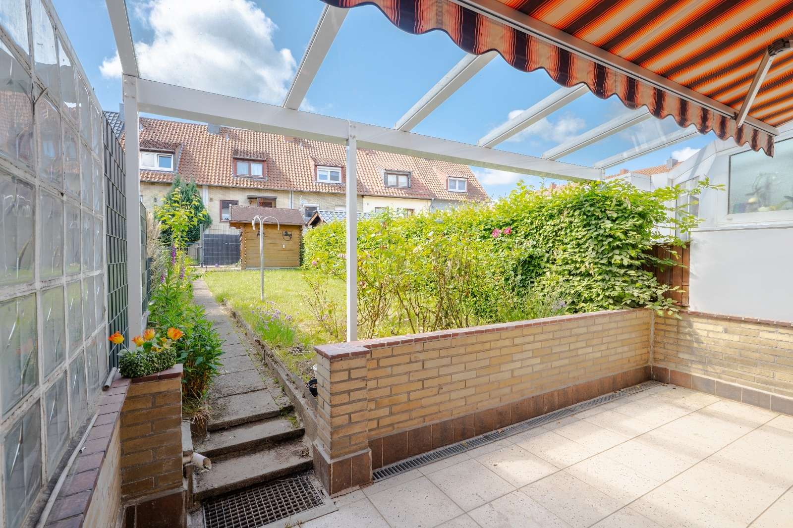 Terrasse – Einziehen & wohlfühlen – modernisiertes Reihenhaus, Bremen