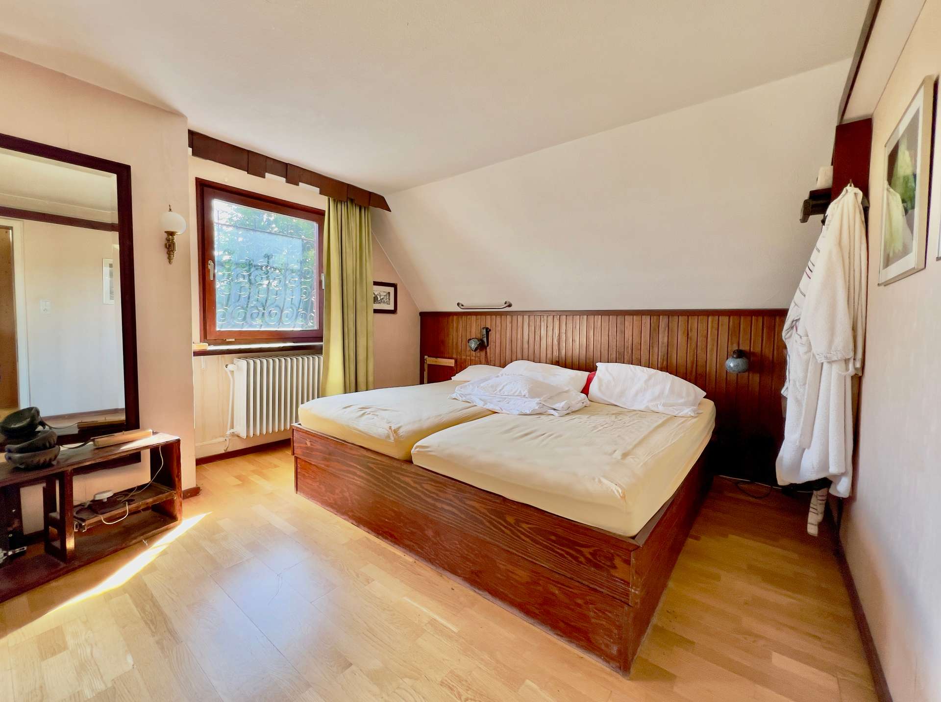 Schlafzimmer – Einfamilienhaus mit Wintergarten und Garage in ruhiger Lage, Bremerhaven