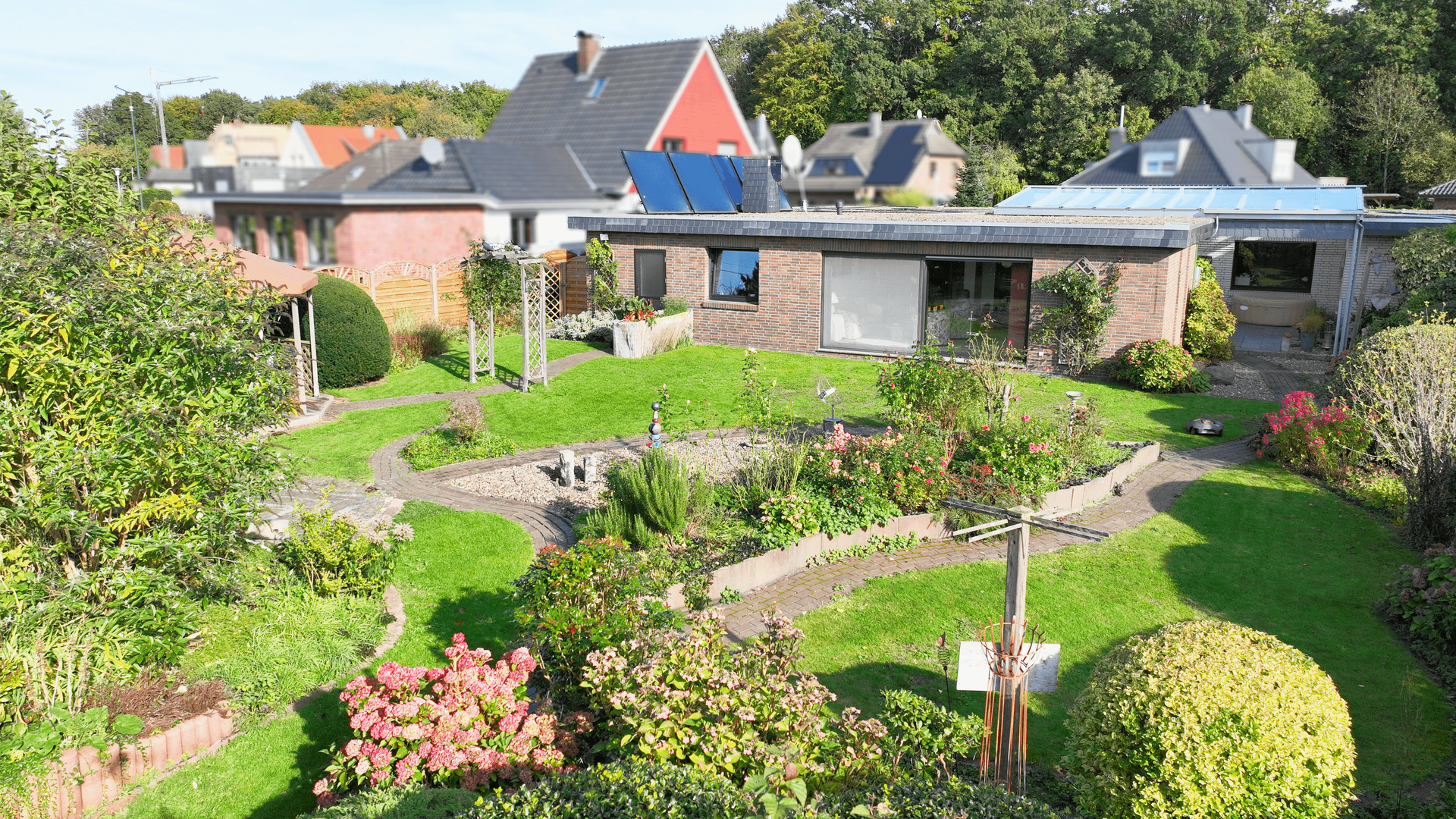 Außenansicht Garten – Großzügiger Bungalow mit Garage und überdachter Terrasse, Oldenburg (Oldb)